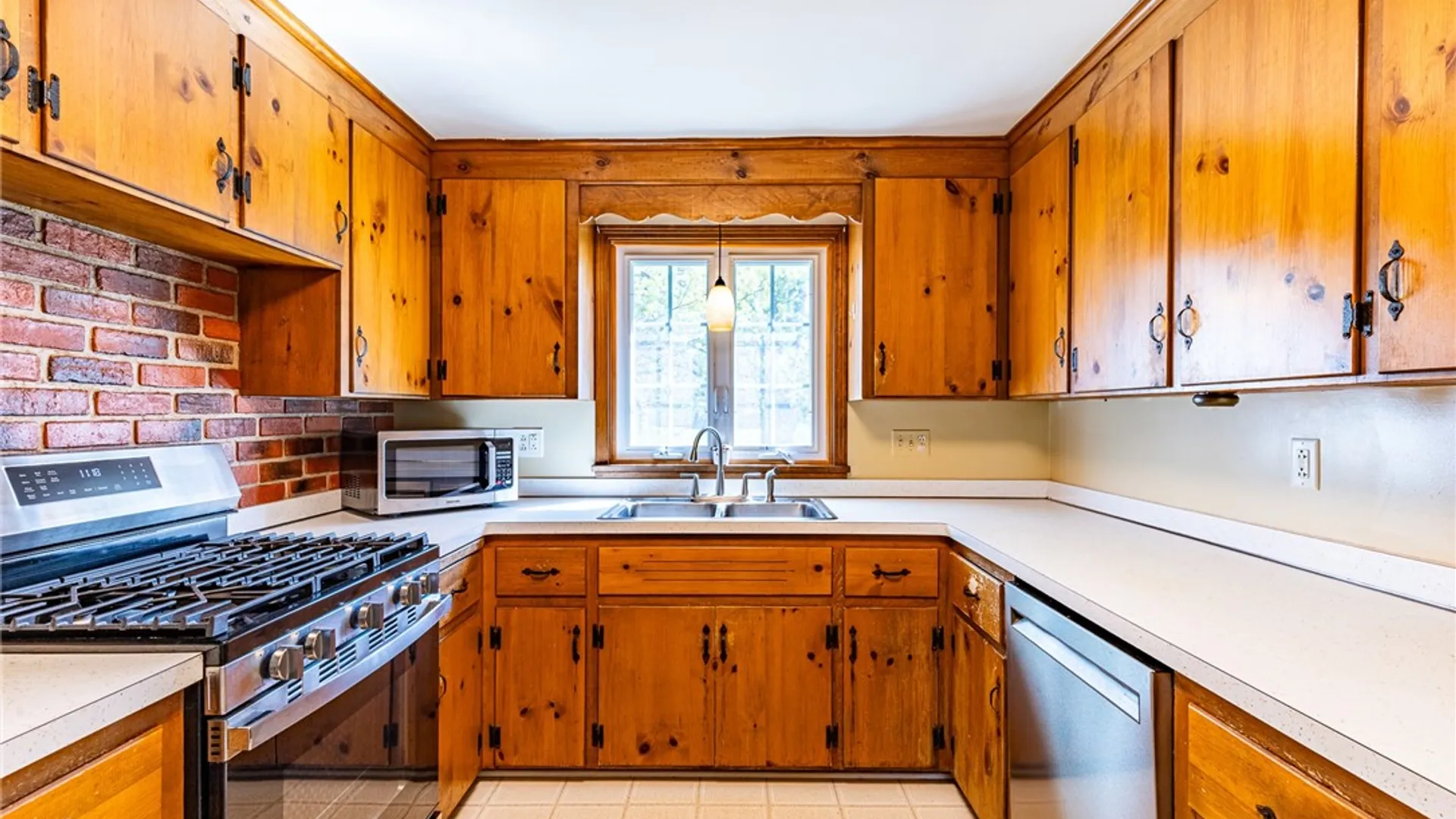 Property at 146 London Road, Webster, NY 14580 16