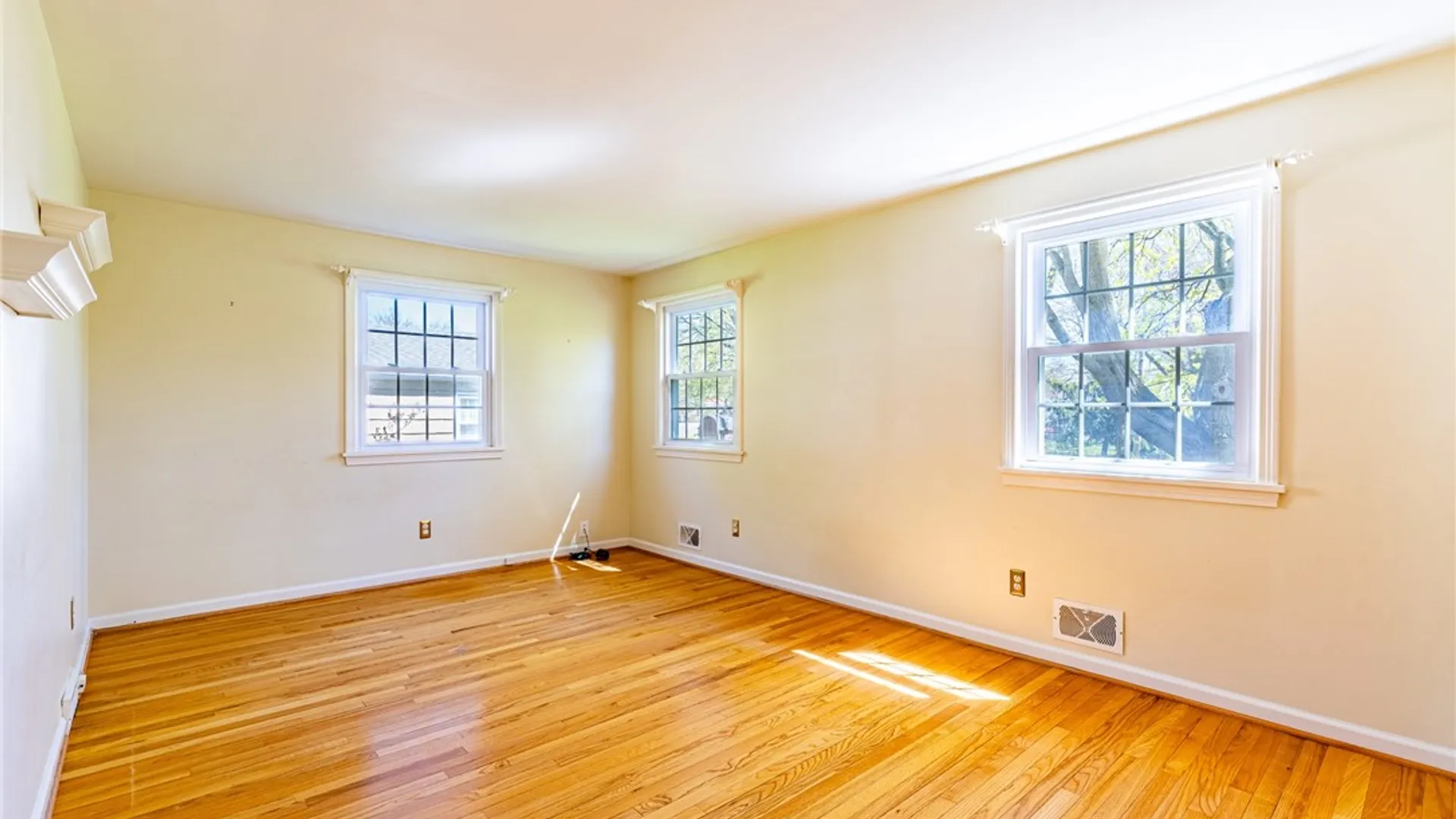 Property at 146 London Road, Webster, NY 14580 17