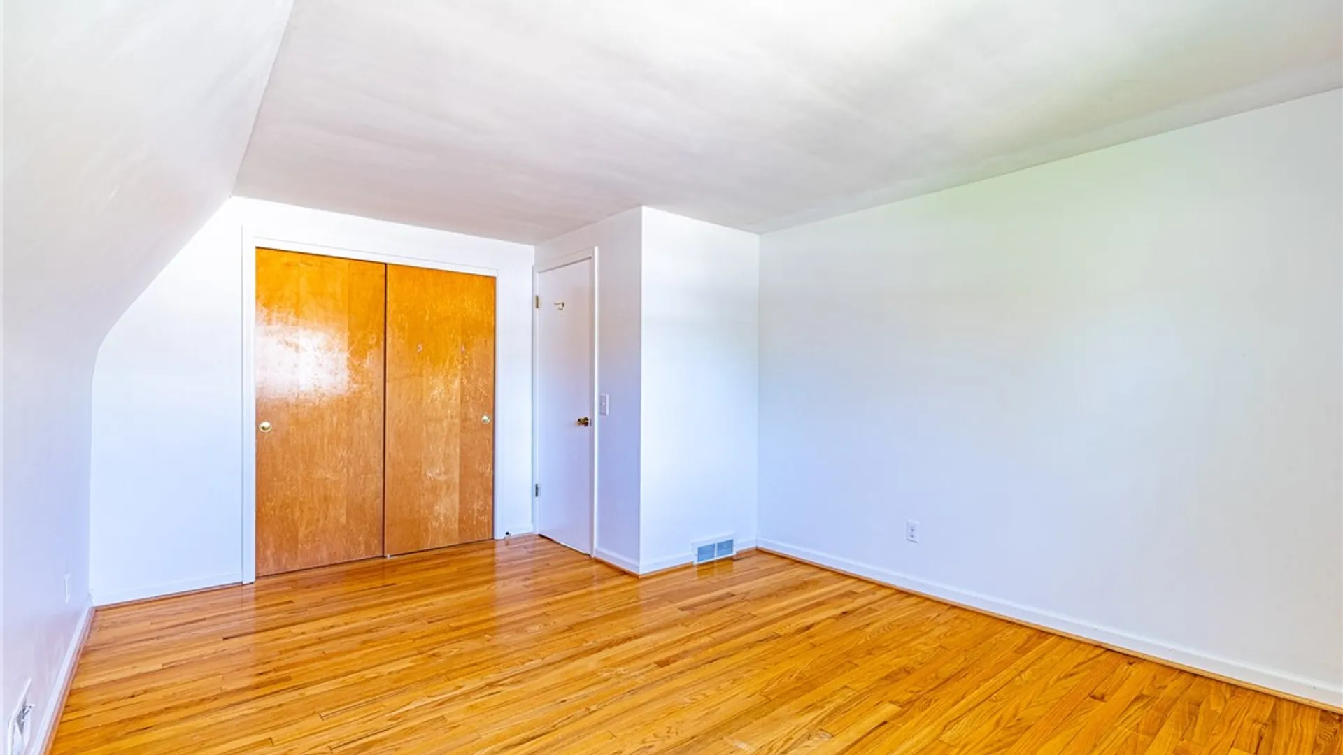 Property at 146 London Road, Webster, NY 14580 25