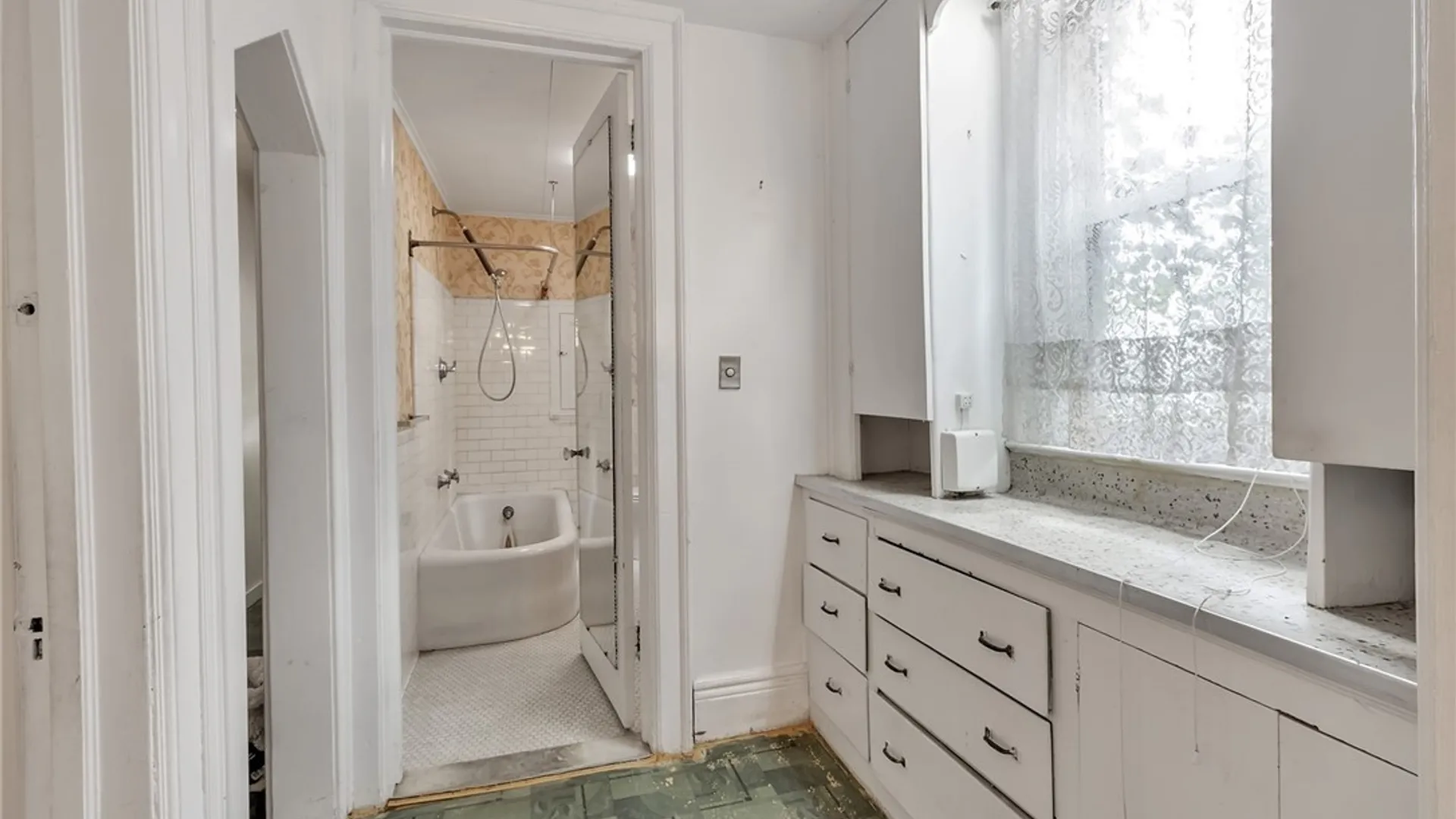 Property at 34 Saint James Place, Buffalo, NY 14222 12