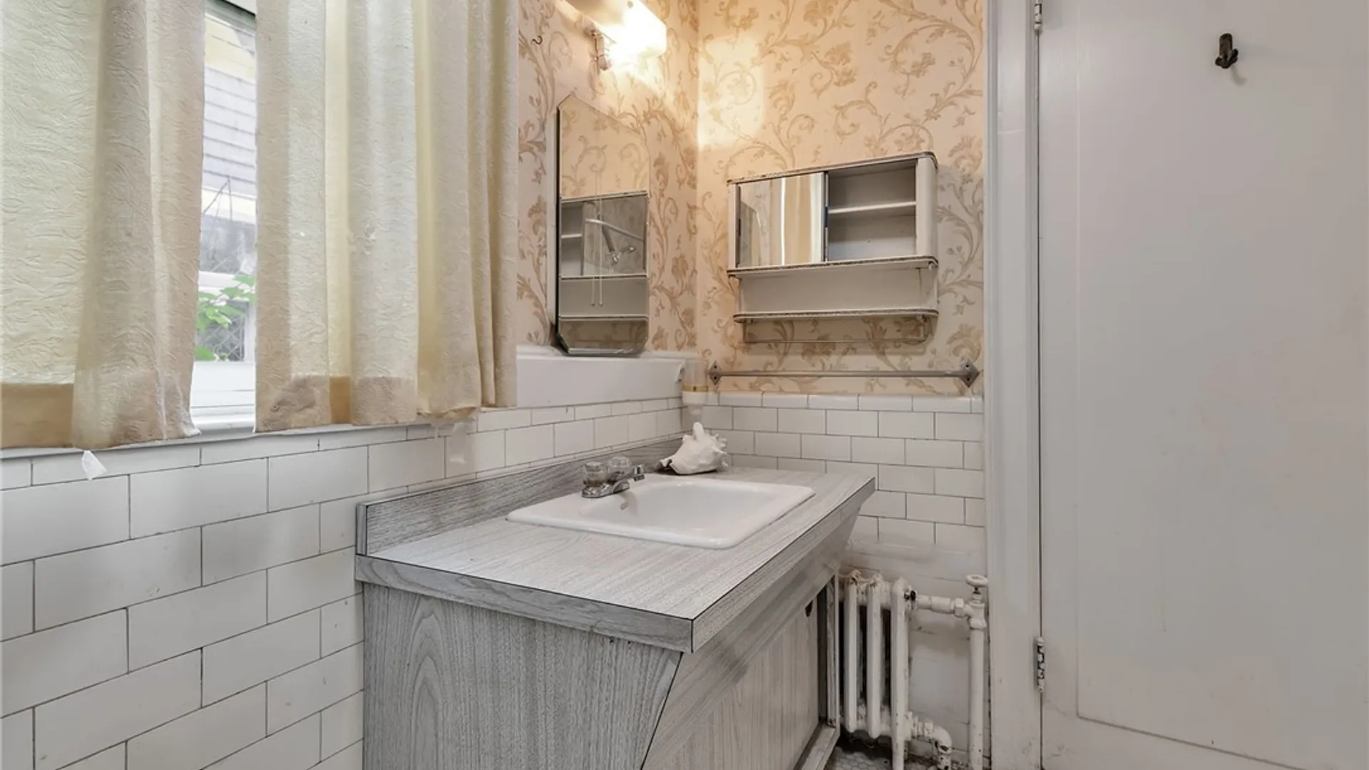 Property at 34 Saint James Place, Buffalo, NY 14222 14