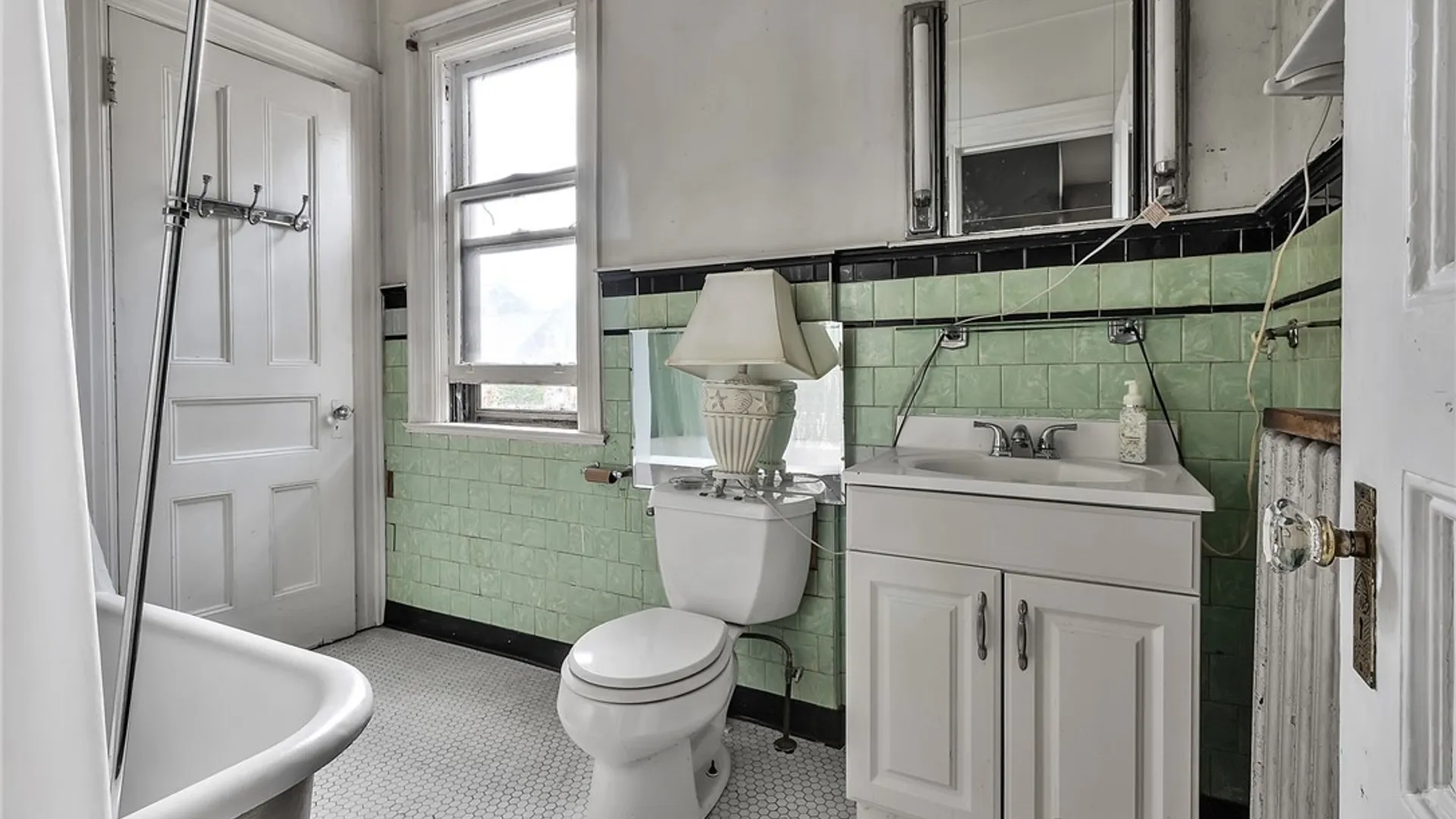 Property at 34 Saint James Place, Buffalo, NY 14222 31