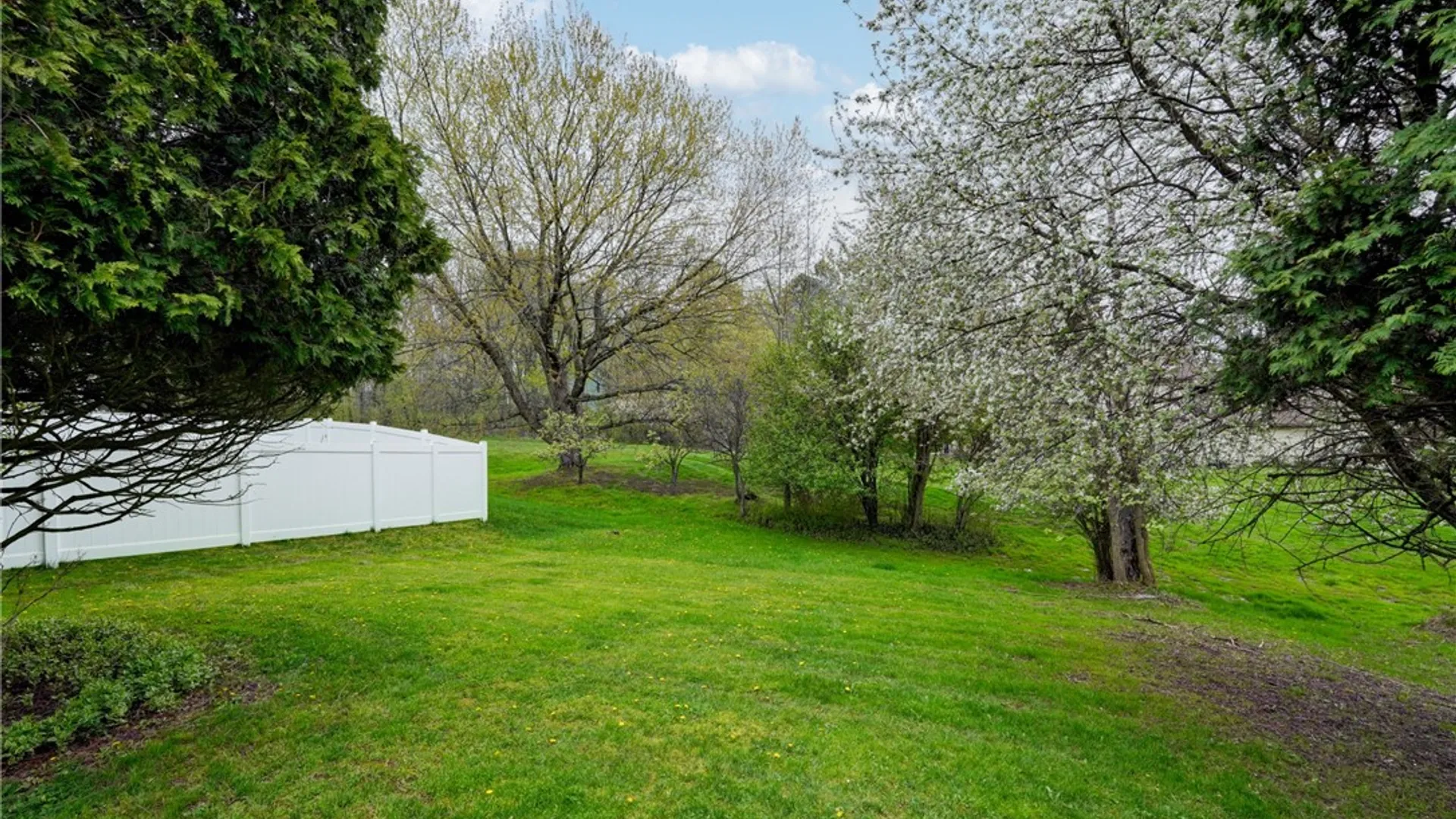Property at 23 Summit Oaks, Pittsford, NY 14534 23