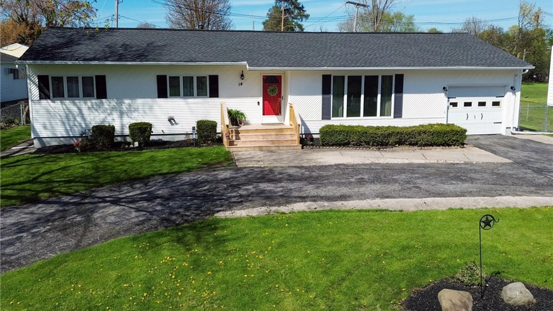 Property at 14 Blue Avocado Ln Lane, Henrietta, NY 14623 31