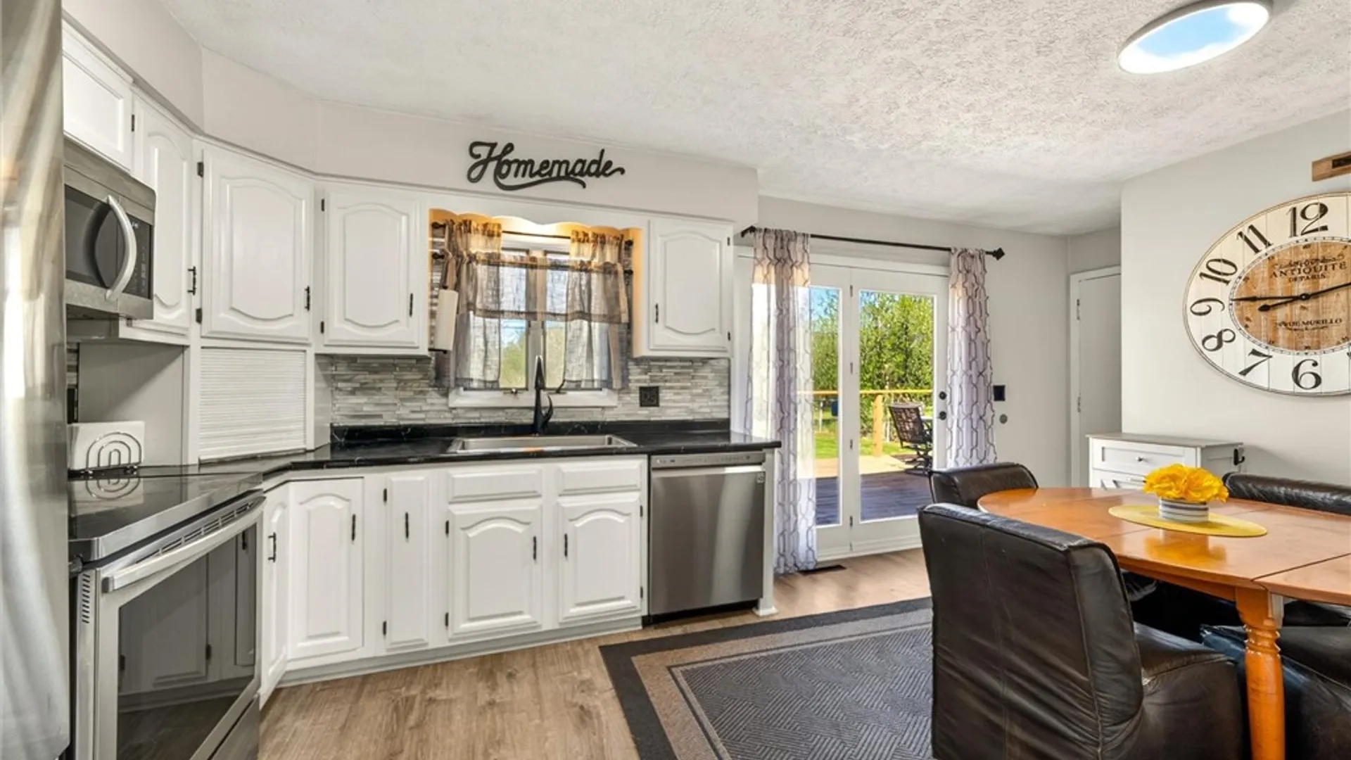 Property at 14 Blue Avocado Ln Lane, Henrietta, NY 14623 5