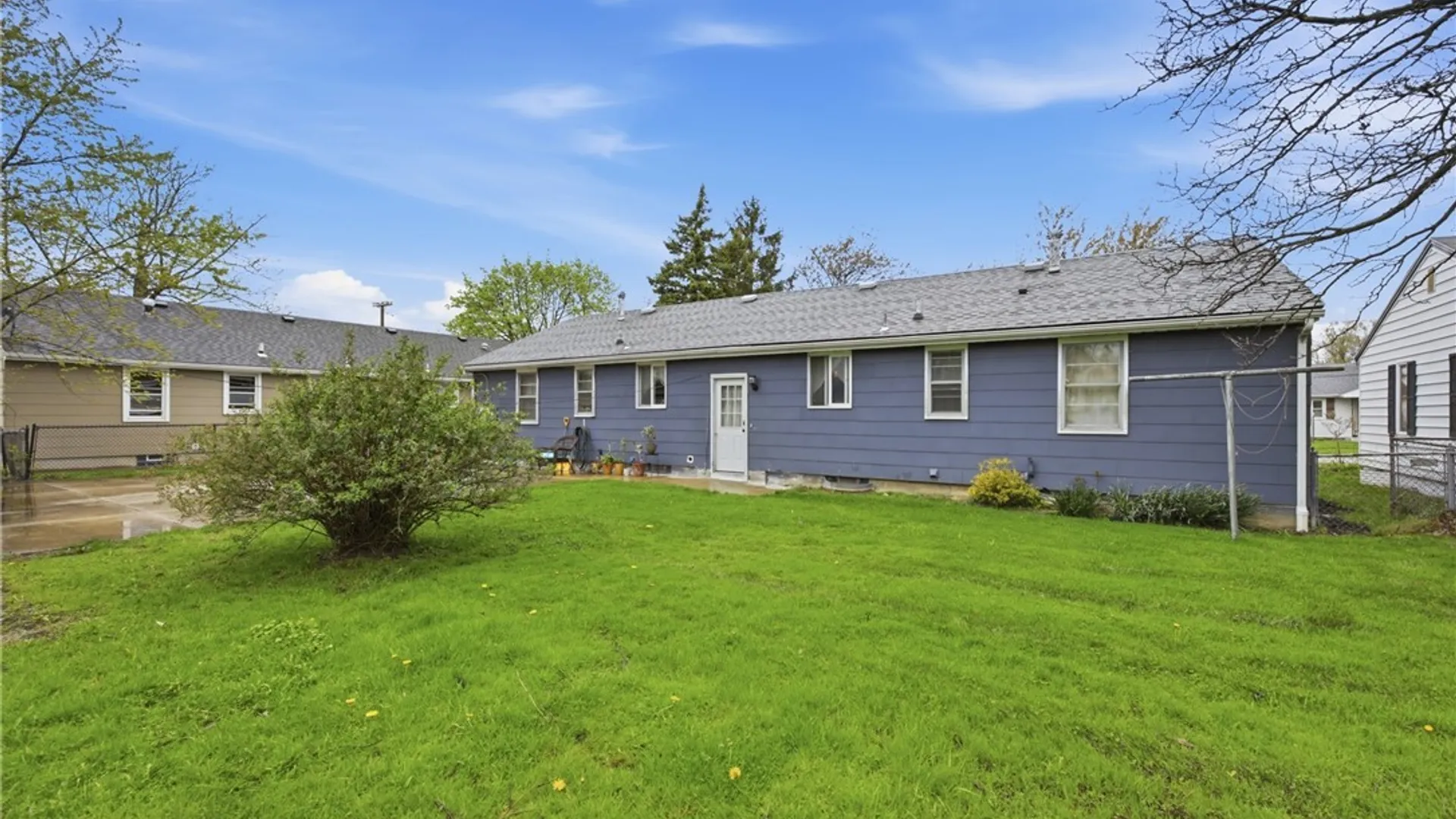 Property at 98 Frontier Drive, Hamburg, NY 14219 37