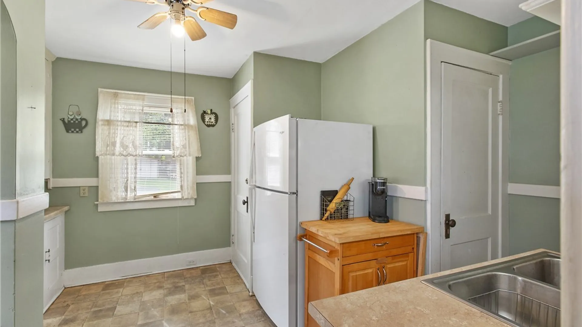 Property at 221 Mackay Avenue, Camillus, NY 13219 5