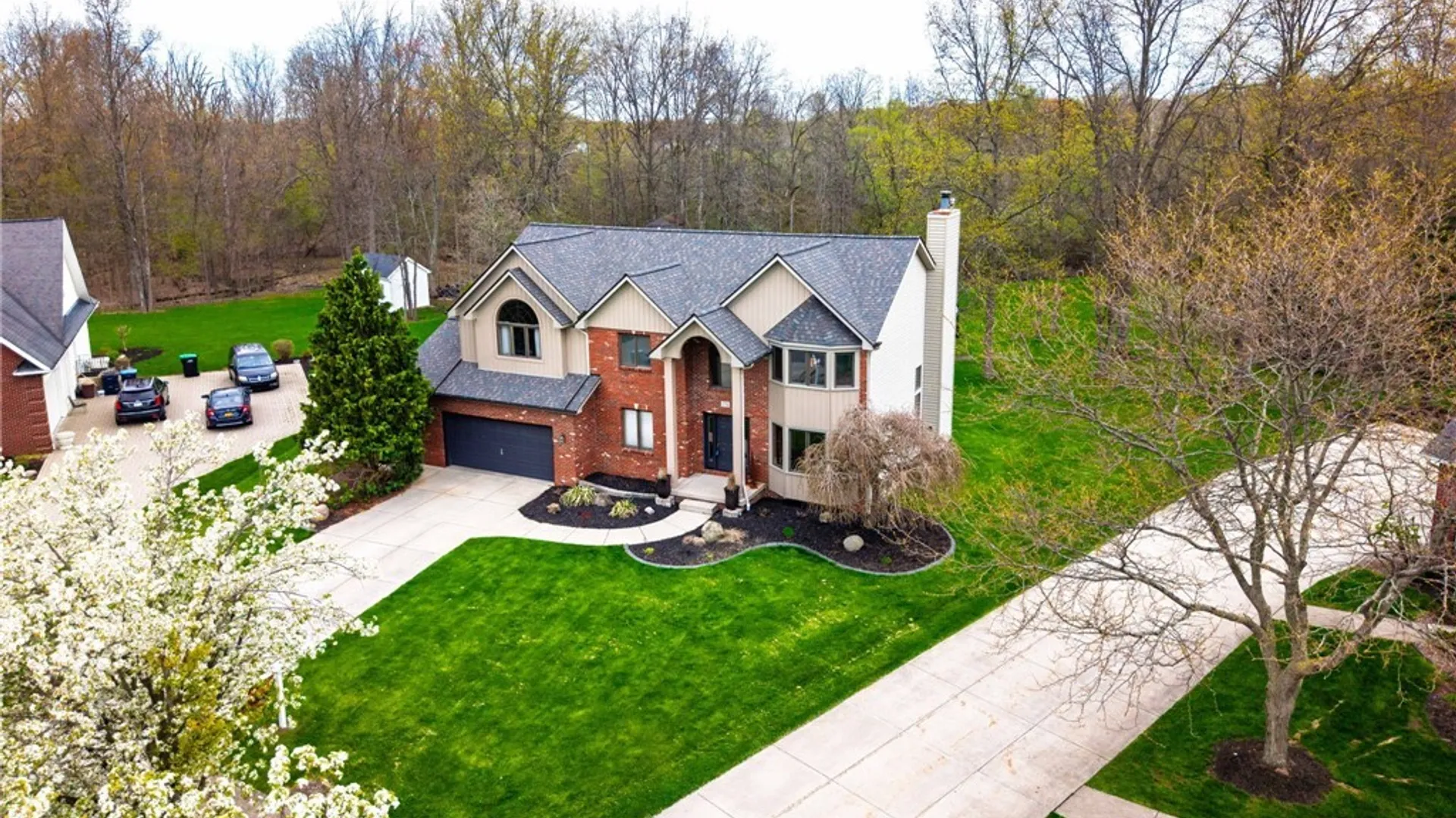 Property at 270 Woodstream Drive, Grand Island, NY 14072 2