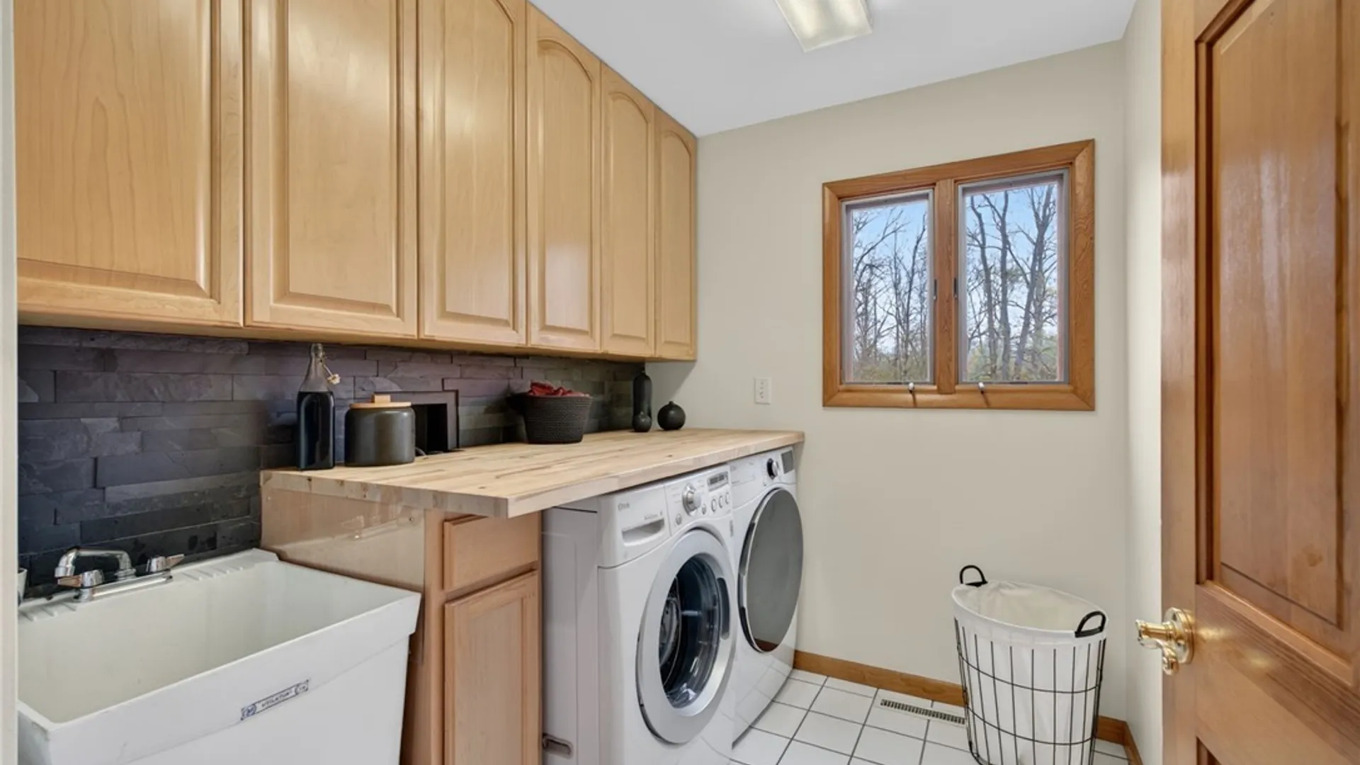 Property at 270 Woodstream Drive, Grand Island, NY 14072 23
