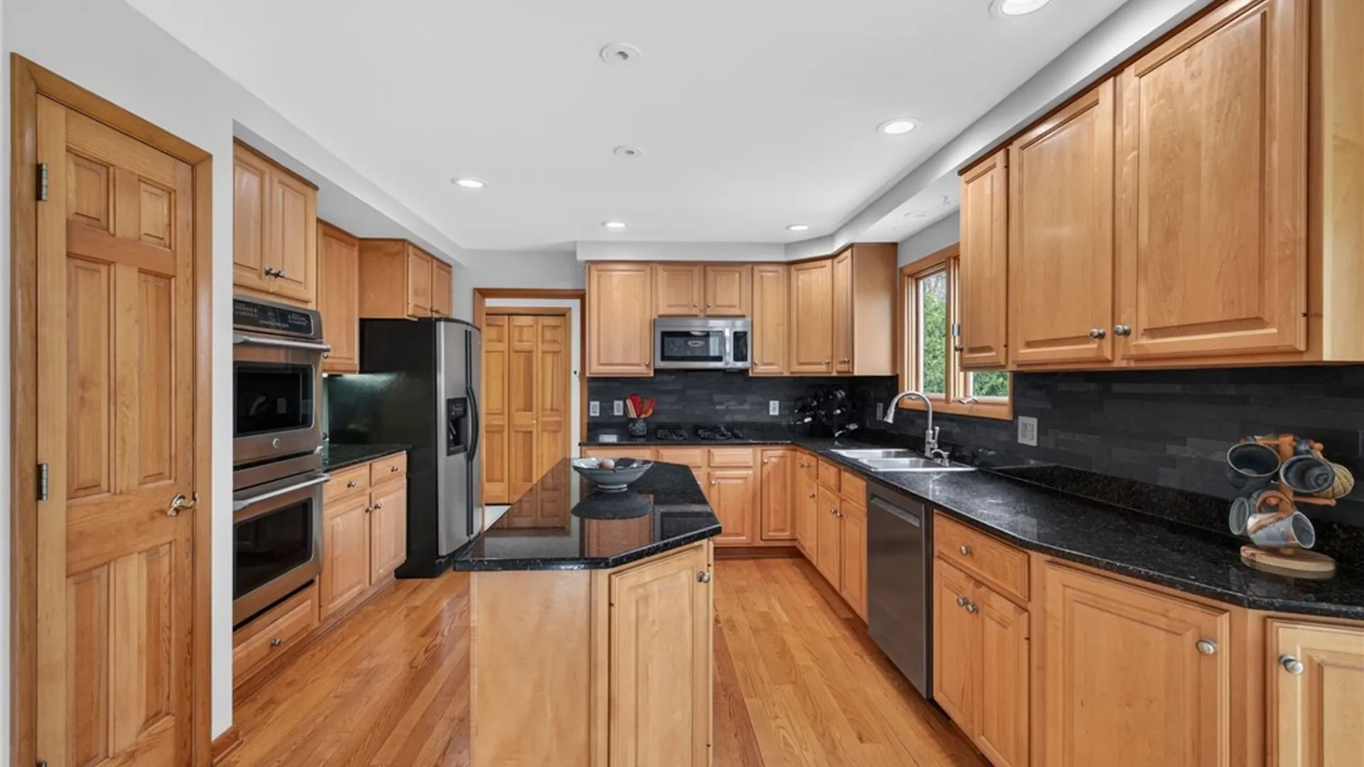 Property at 270 Woodstream Drive, Grand Island, NY 14072 8