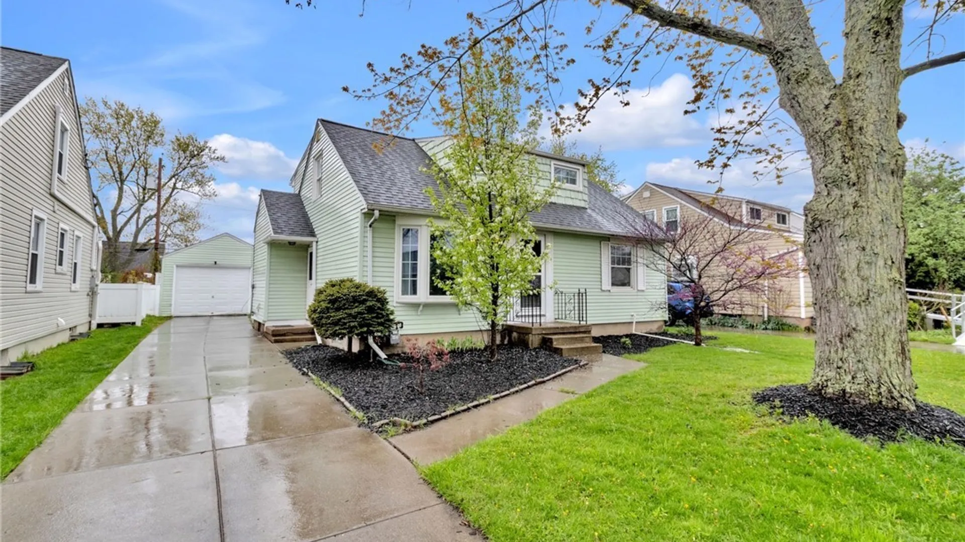 Property at 334 Wrexham Court, Tonawanda, NY 14150 2