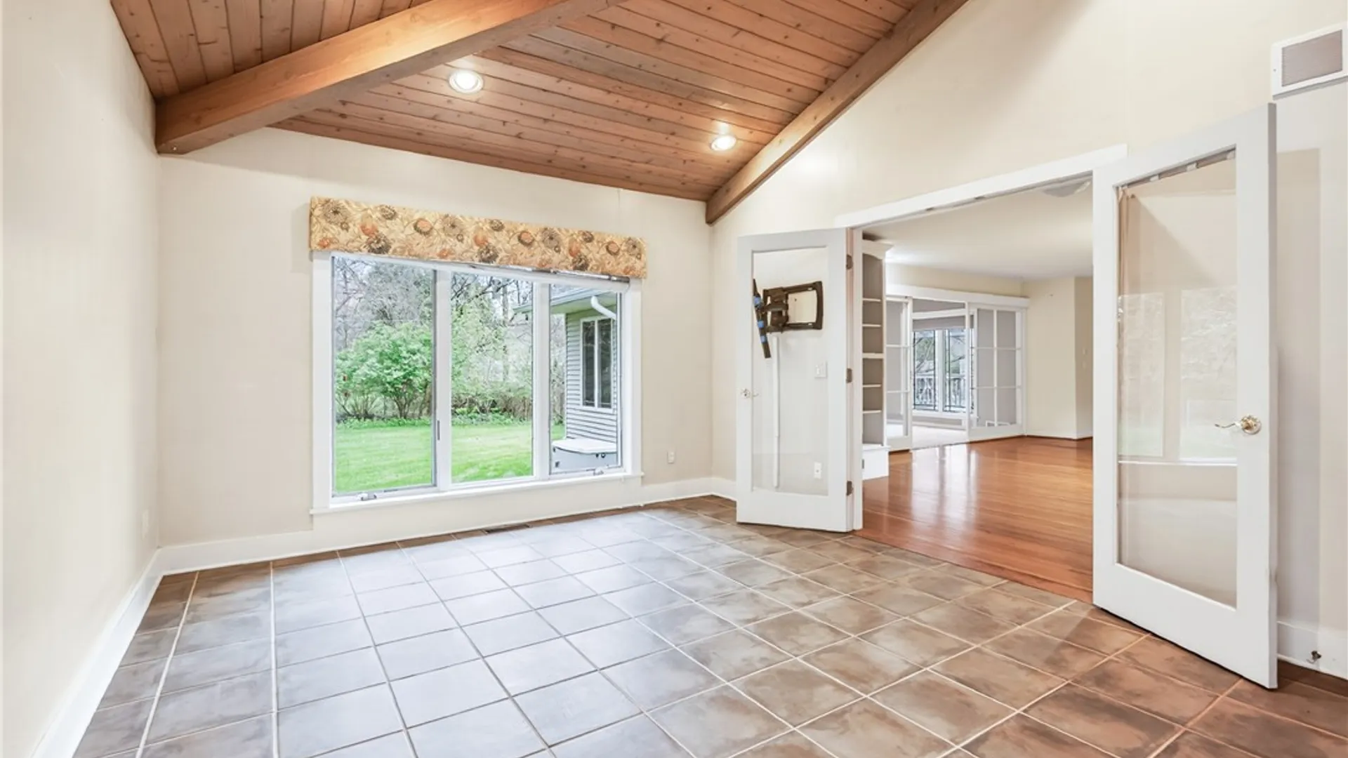 Property at 3725 East Ave, Pittsford, NY 14618 11