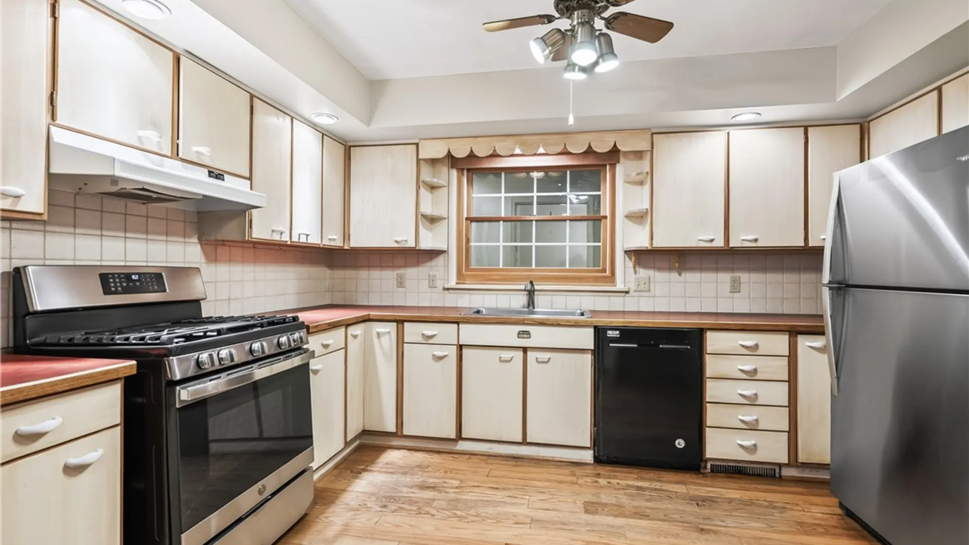Property at 3725 East Ave, Pittsford, NY 14618 15