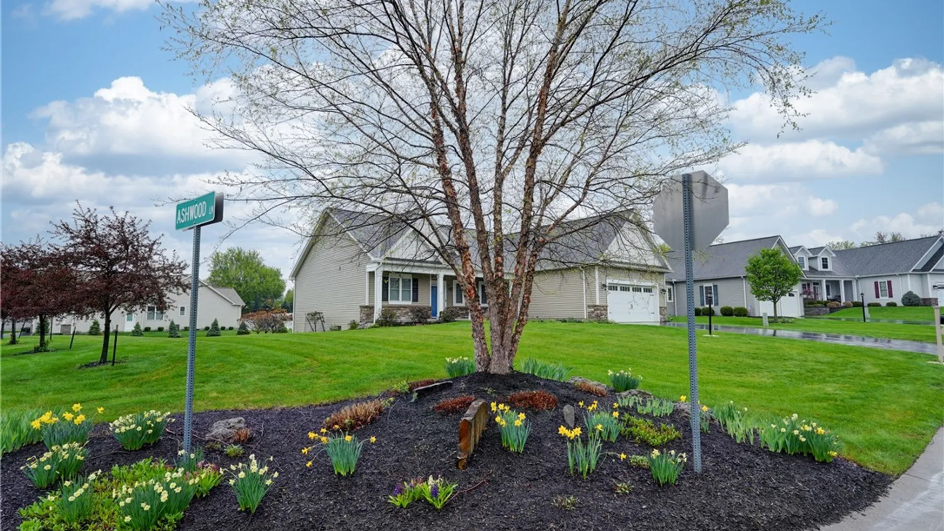Property at 6945 Silverton Glen, Victor, NY 14564 2