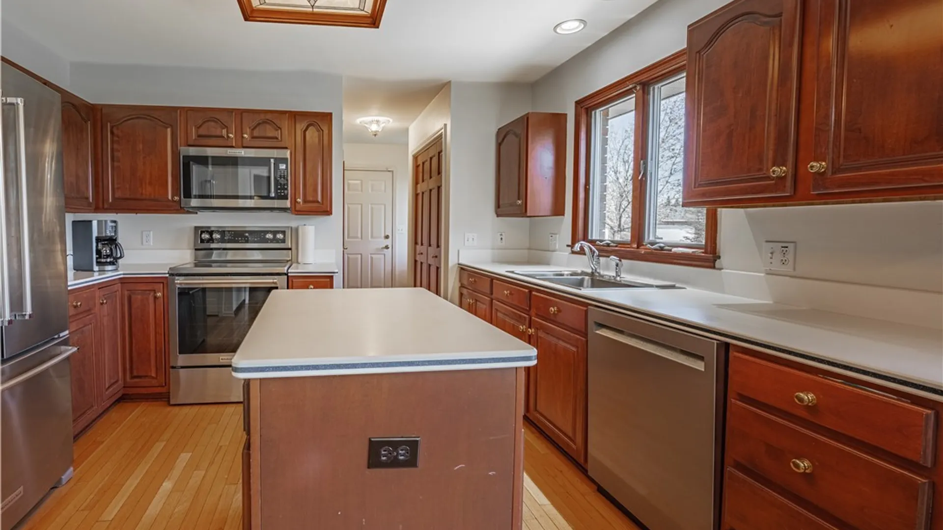 Property at 9 Saint Charles Ct, Amherst, NY 14221 14