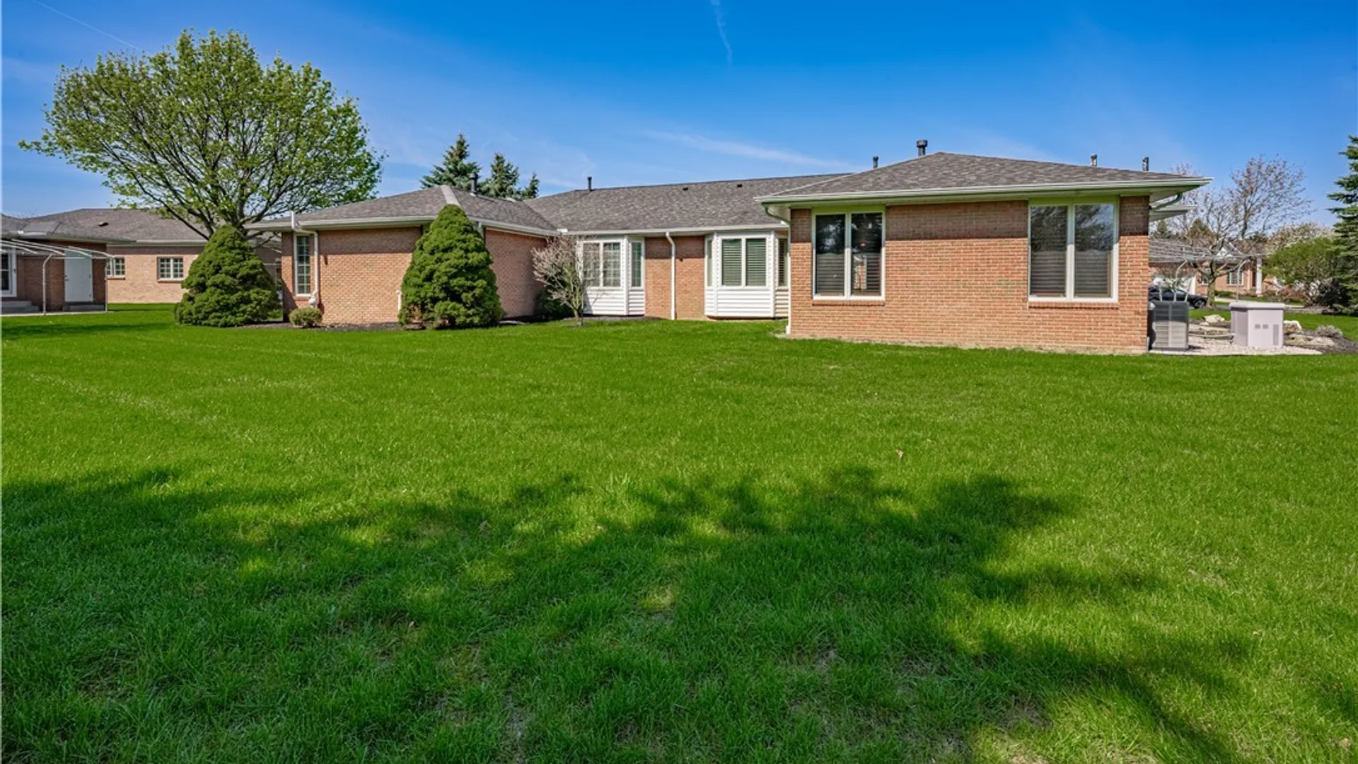Property at 9 Saint Charles Ct, Amherst, NY 14221 40