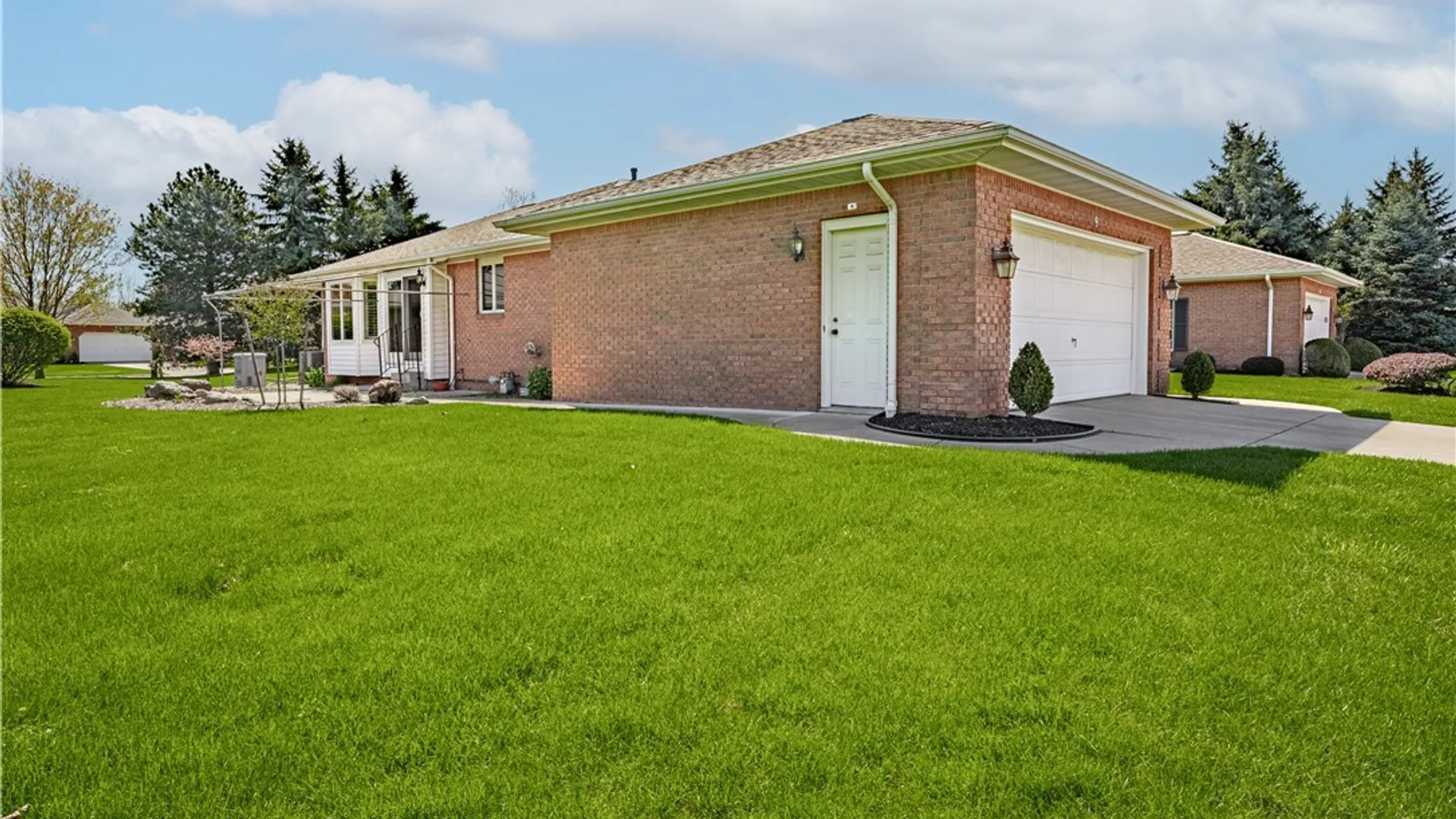 Property at 9 Saint Charles Ct, Amherst, NY 14221 38