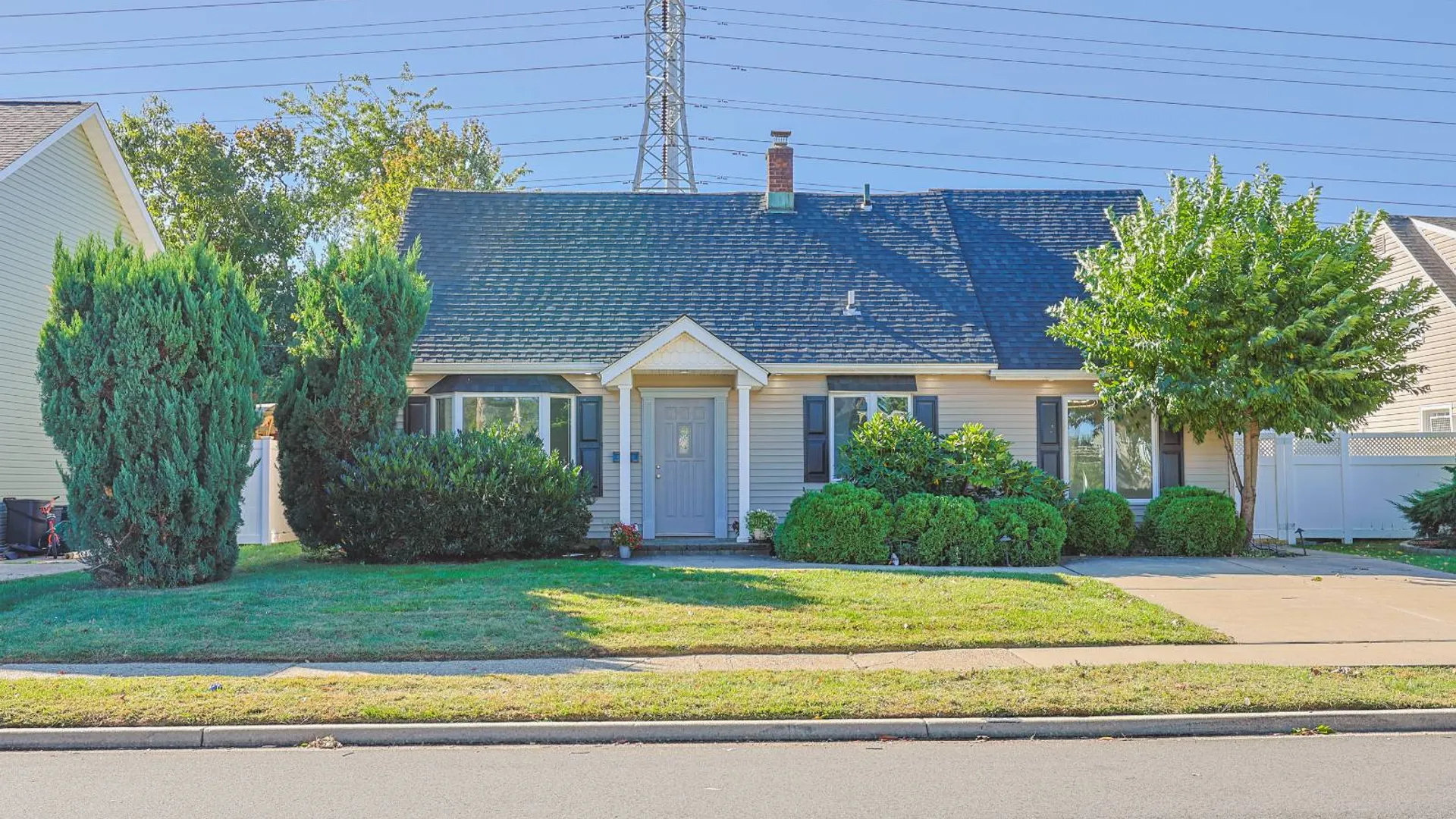 Property at 84 Cornflower Rd, Levittown, NY 11756 2