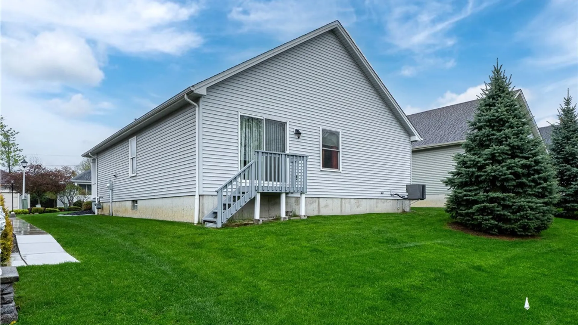 Property at 32 Hickory Grove Lane, Cheektowaga, NY 14227 32