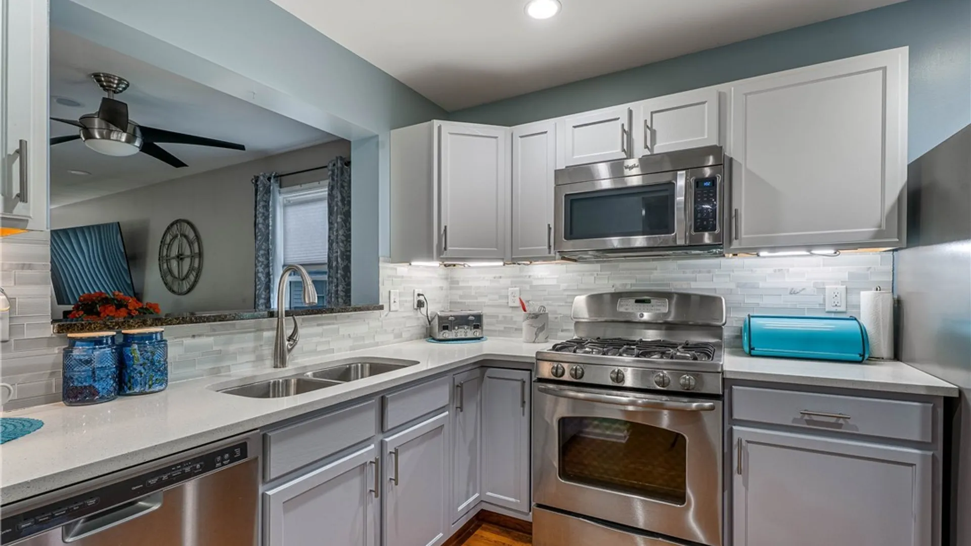 Property at 32 Hickory Grove Lane, Cheektowaga, NY 14227 9