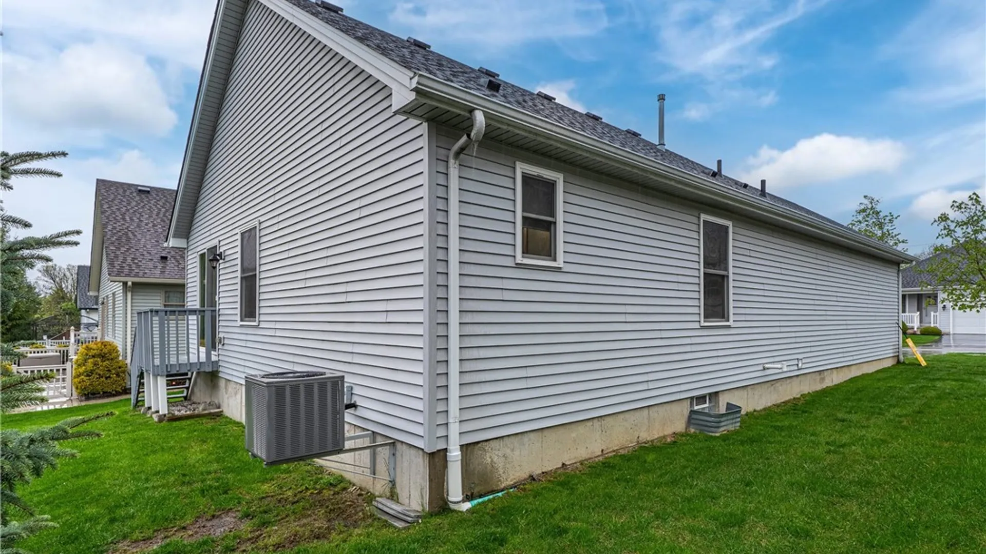 Property at 32 Hickory Grove Lane, Cheektowaga, NY 14227 33