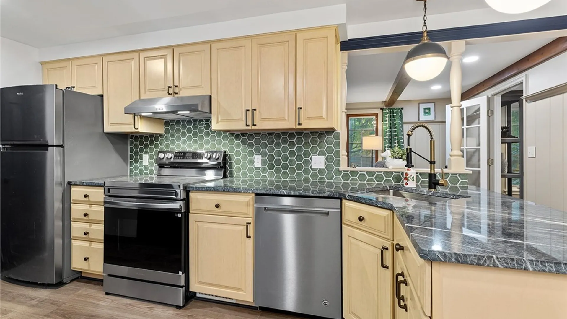 Property at 45 Thomas Jefferson Lane, Amherst, NY 14226 14
