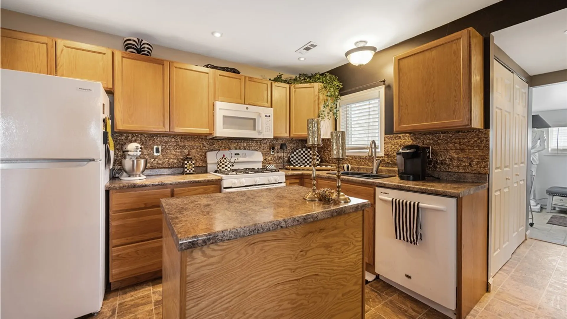 Property at 8900 Michigan Ave, Cicero, NY 13039 15