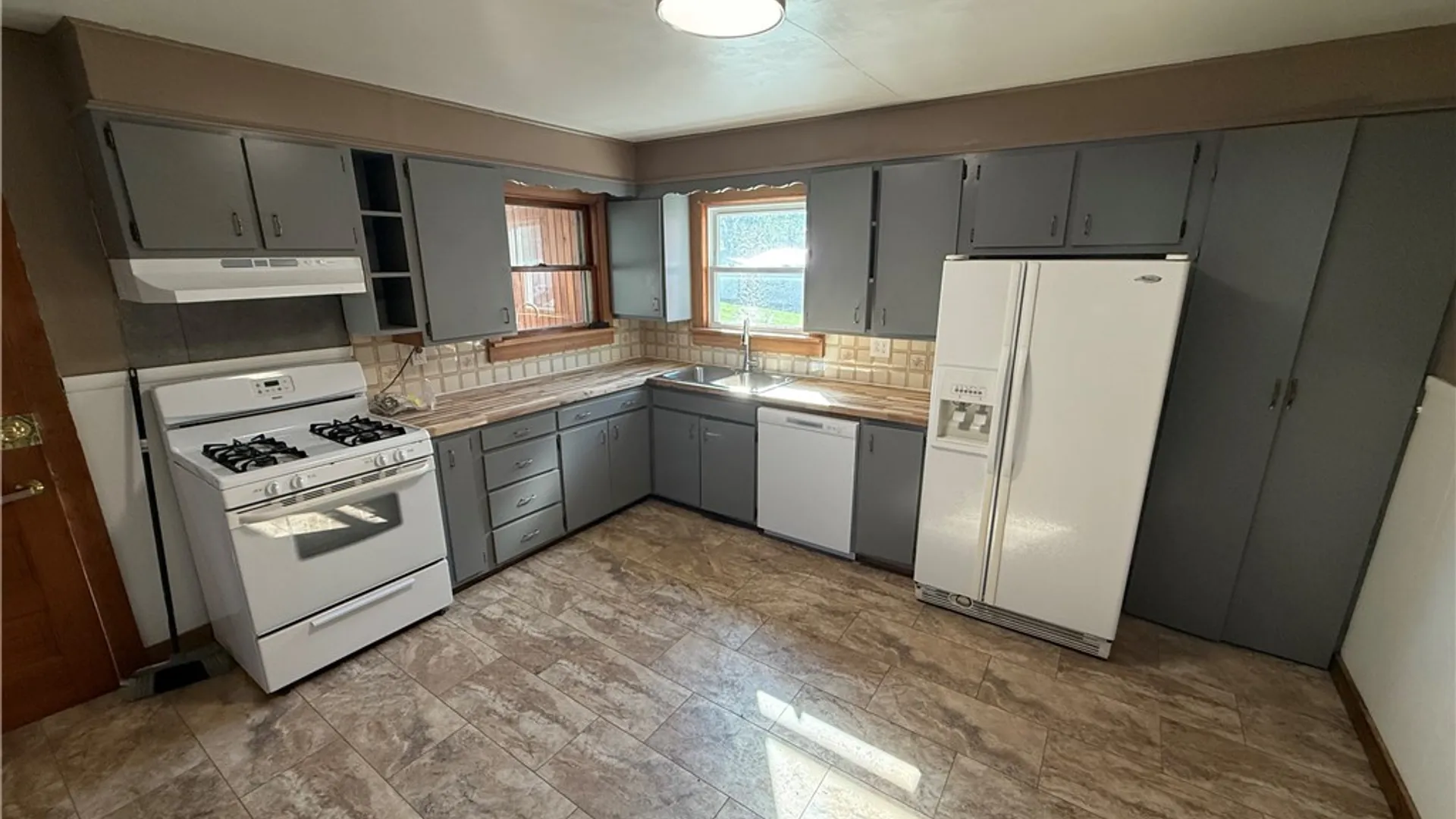 Property at 22 Myrtle Avenue, Auburn, NY 13021 3