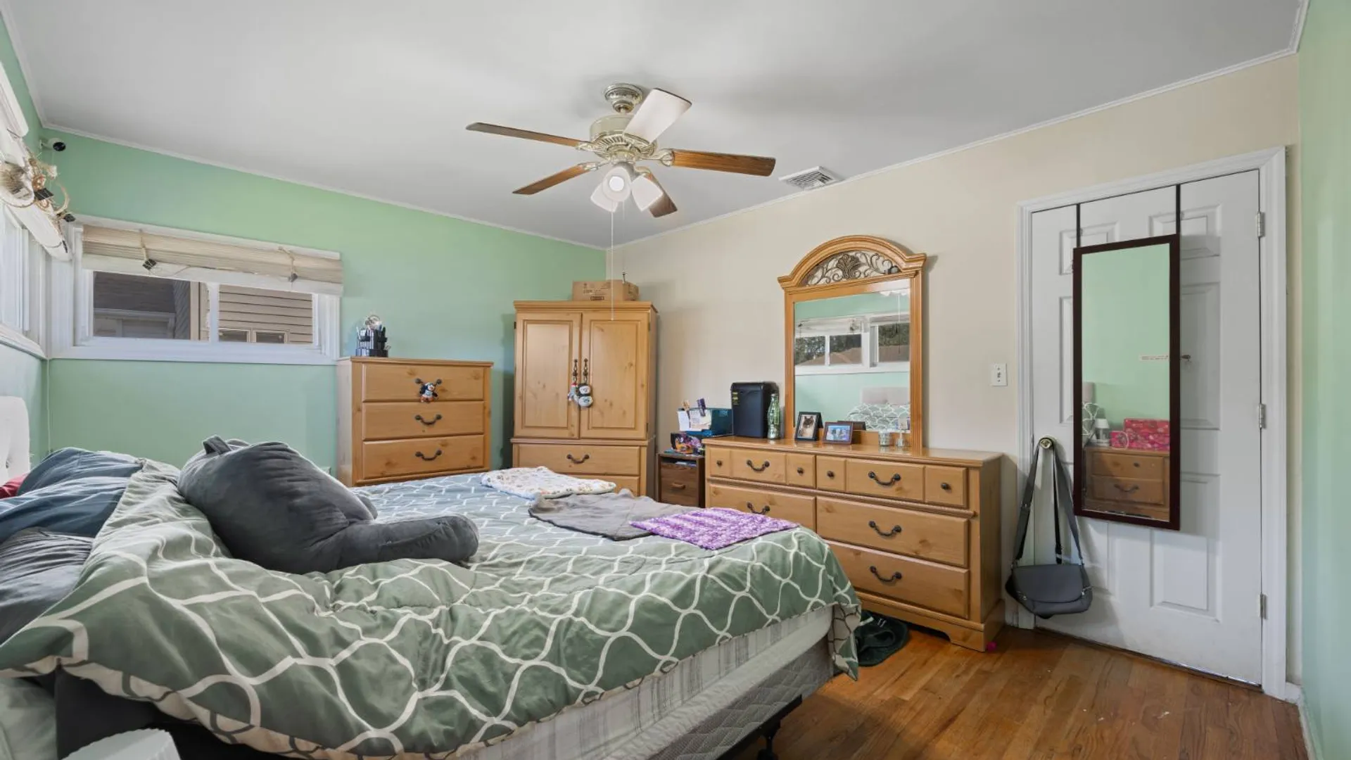 Property at 861 Maple Lane, East Meadow, NY 11554 16