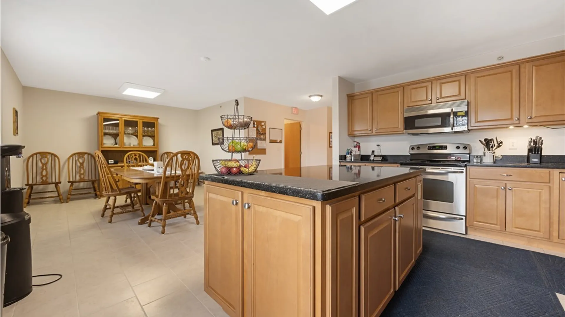 Property at 207 Chapel Drive, Camillus, NY 13219 28