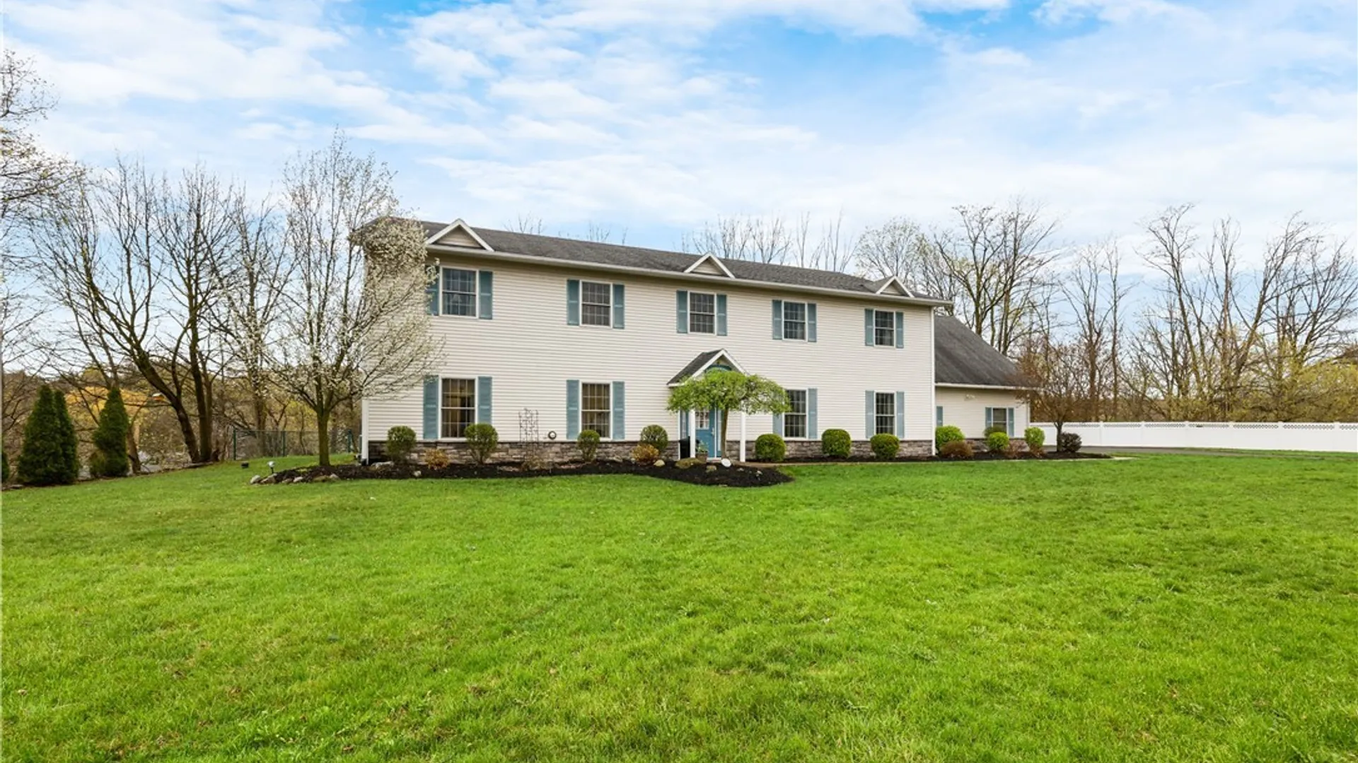 Property at 207 Chapel Drive, Camillus, NY 13219 3