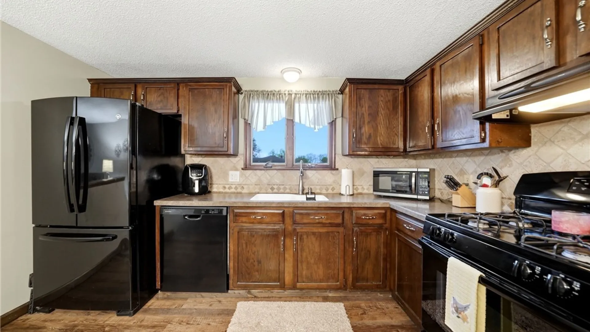 Property at 11 Martinique Drive, Cheektowaga, NY 14227 8