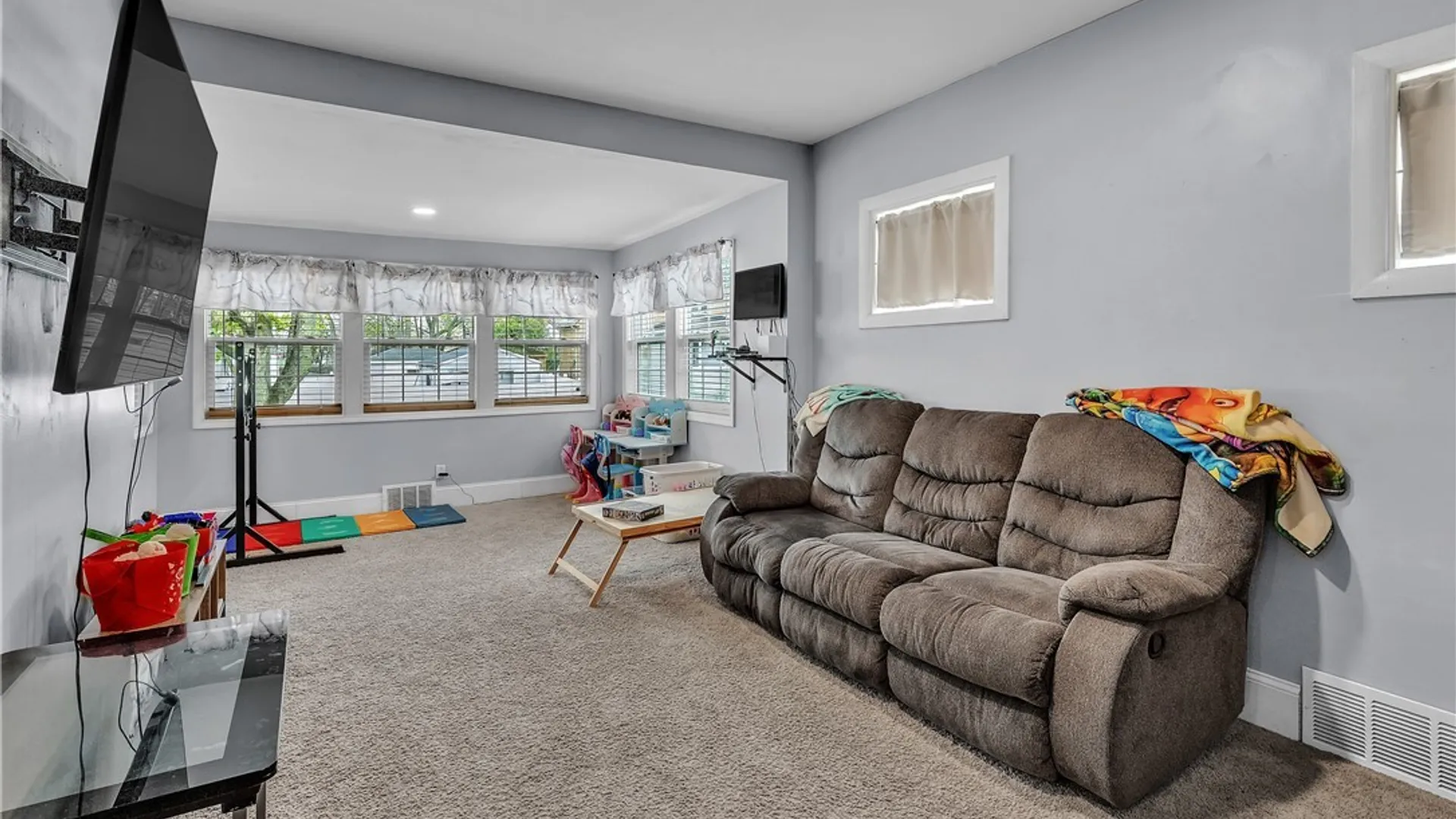 Property at 55 Sumner Place, Buffalo, NY 14211 11