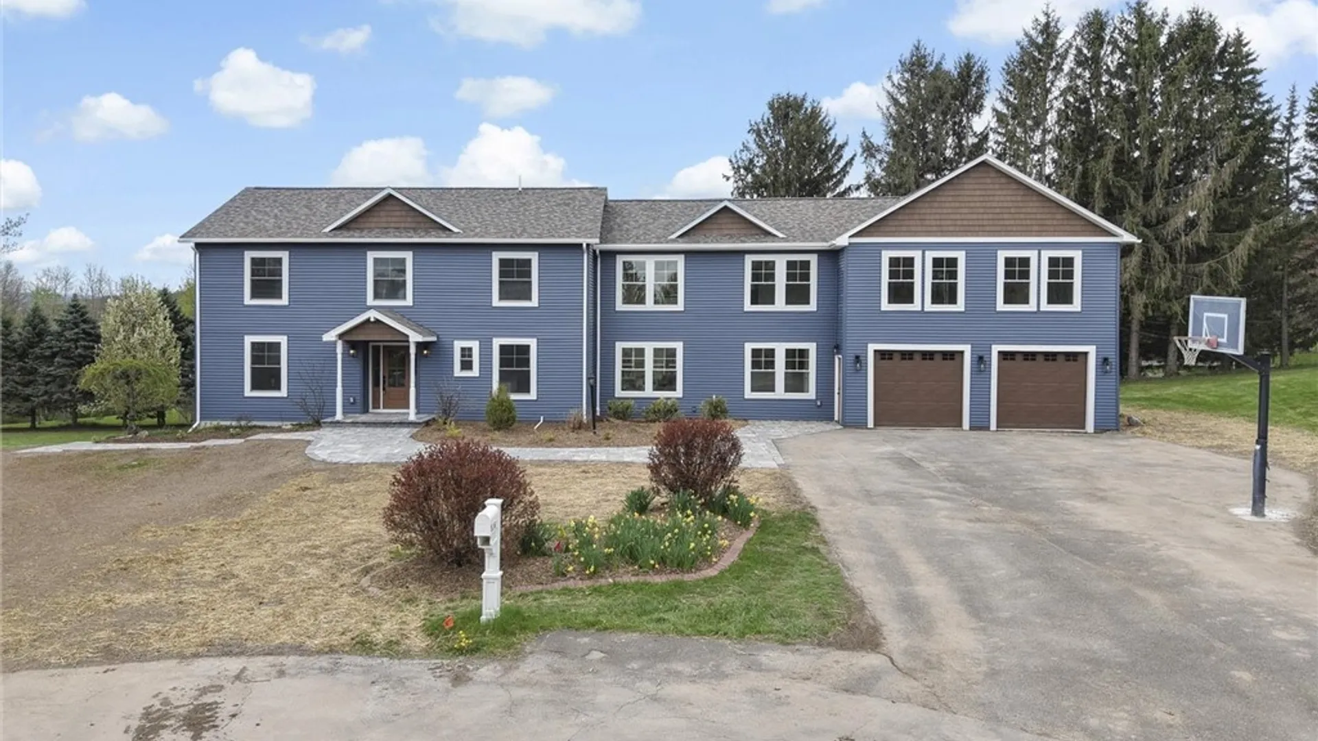 Property at 4454 Carriage Circle, DeWitt, NY 13078 2