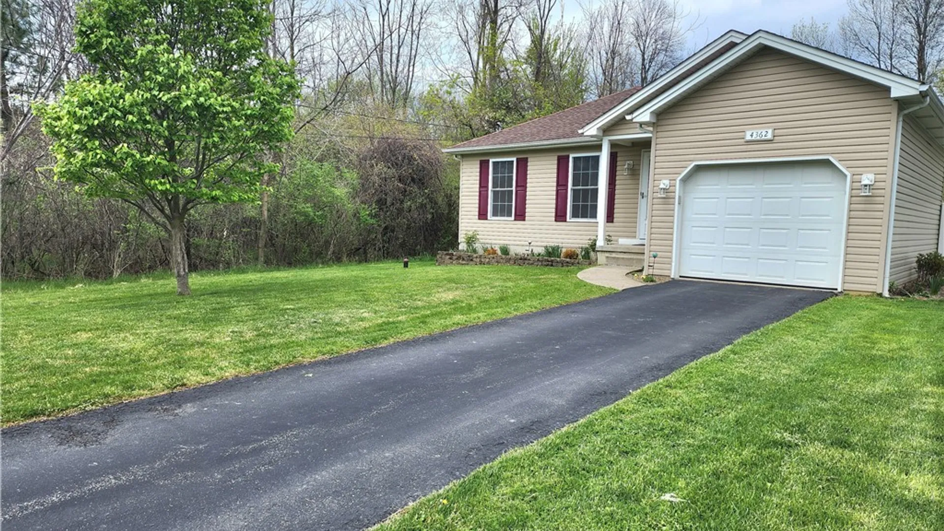 Property at 4362 Abbott Parkway, Hamburg, NY 14219 2