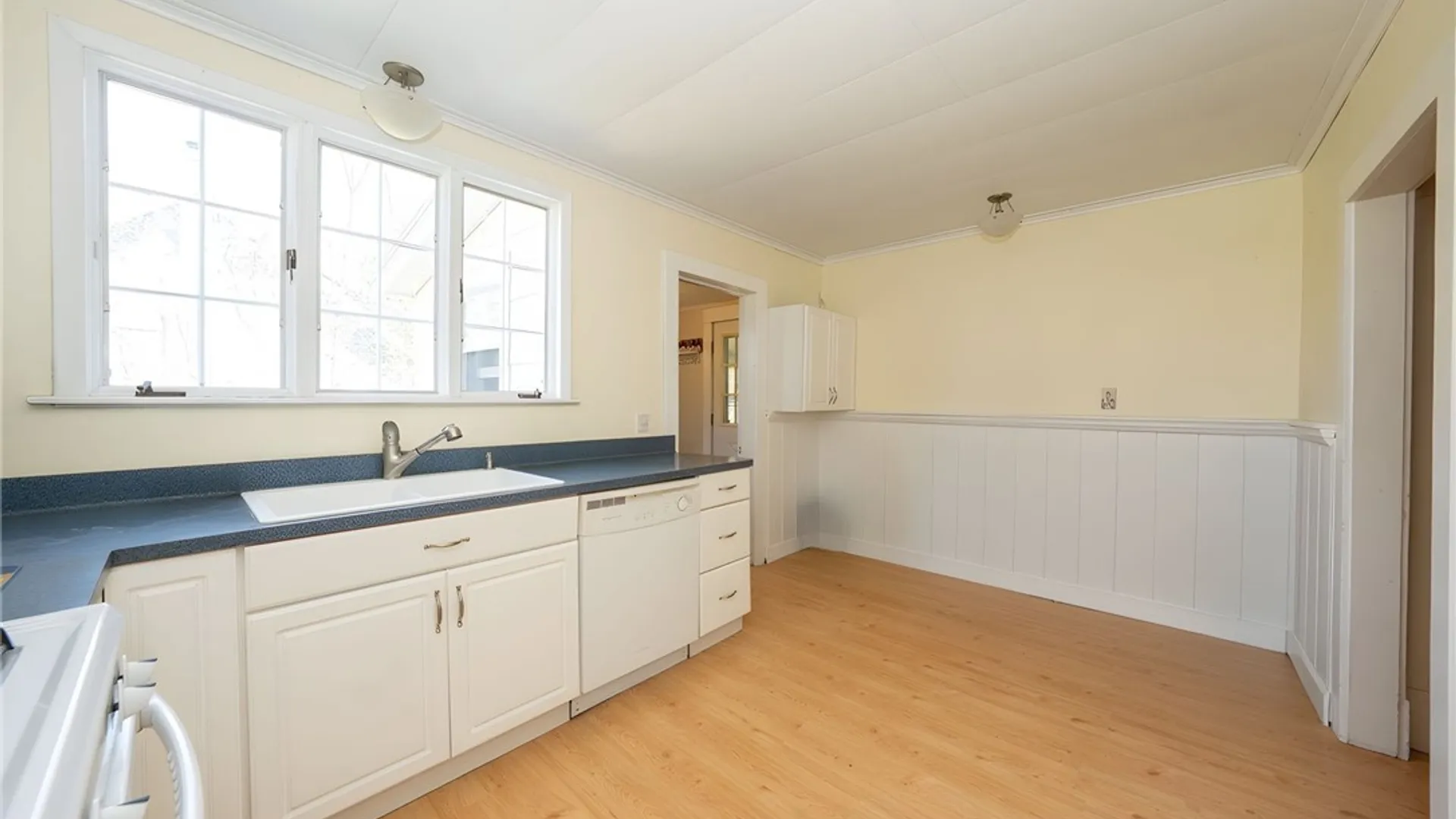Property at 5253 Columbia Avenue, Hamburg, NY 14075 11