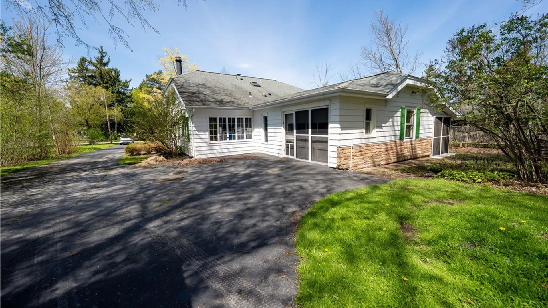 Property at 5253 Columbia Avenue, Hamburg, NY 14075 3