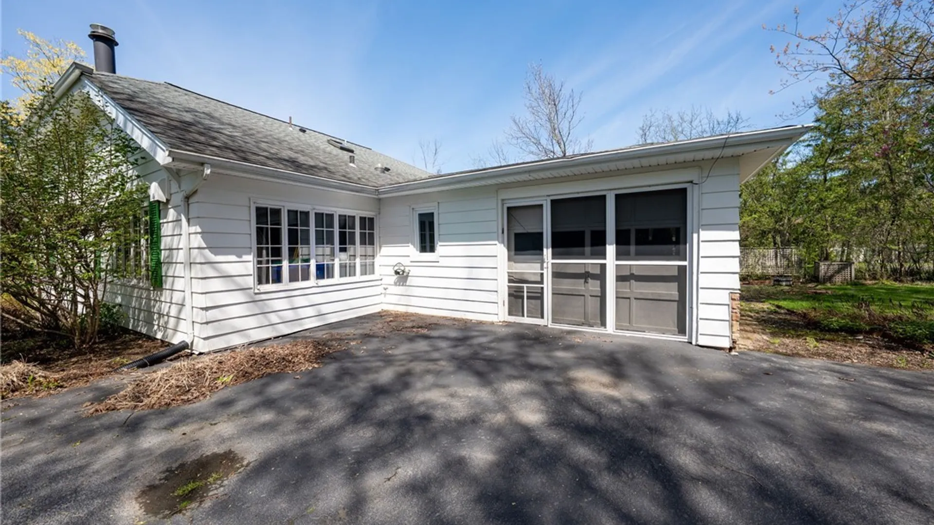 Property at 5253 Columbia Avenue, Hamburg, NY 14075 4