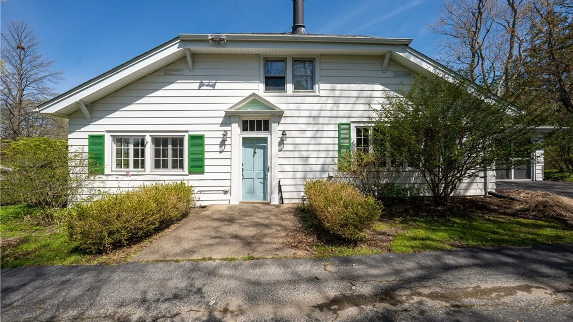 Property at 5253 Columbia Avenue, Hamburg, NY 14075 5