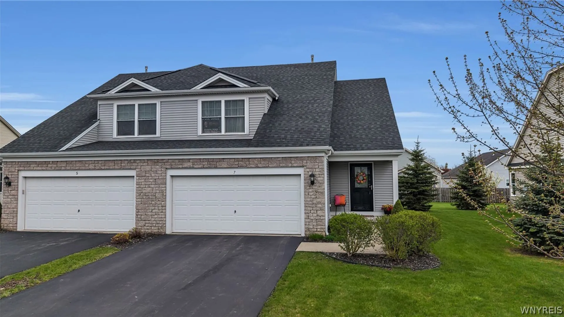 Property at 7 Cumberland Street, Lancaster, NY 14086 2
