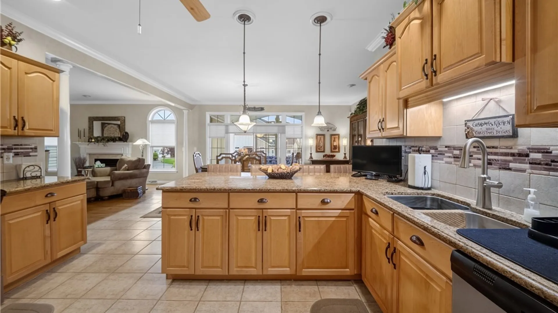 Property at 132 Lorian Drive, Salina, NY 13212 38