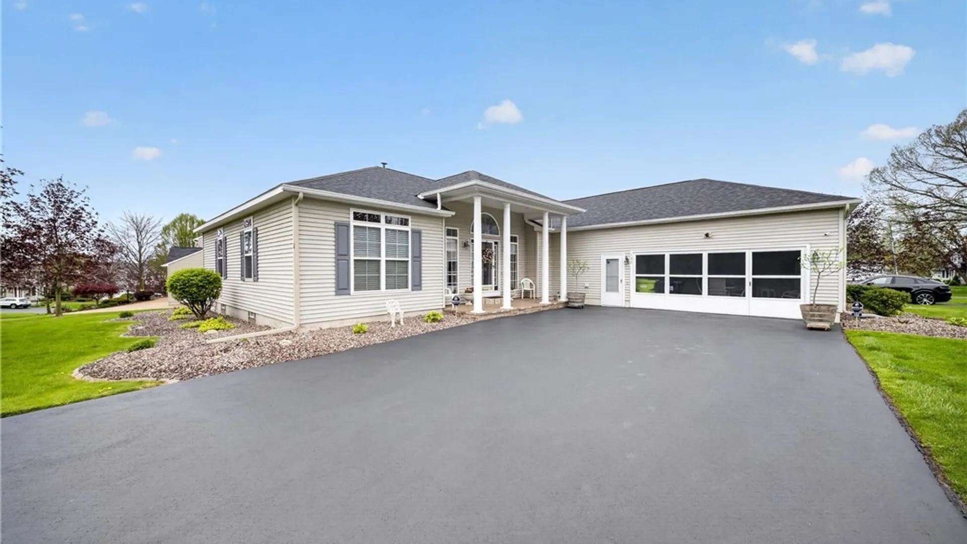 Property at 132 Lorian Drive, Salina, NY 13212 4