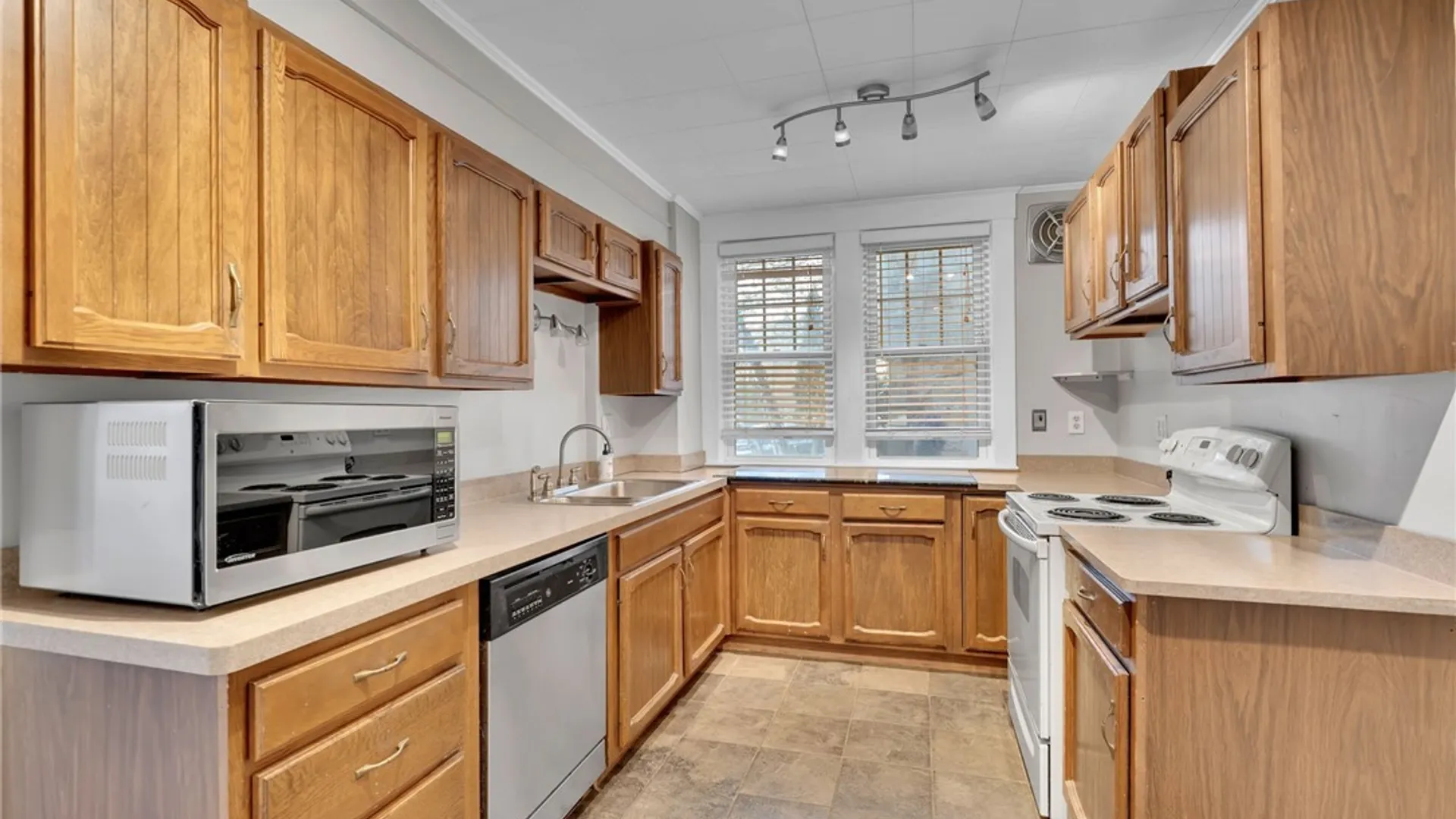 Property at 200 Bryant Street, Buffalo, NY 14222 36