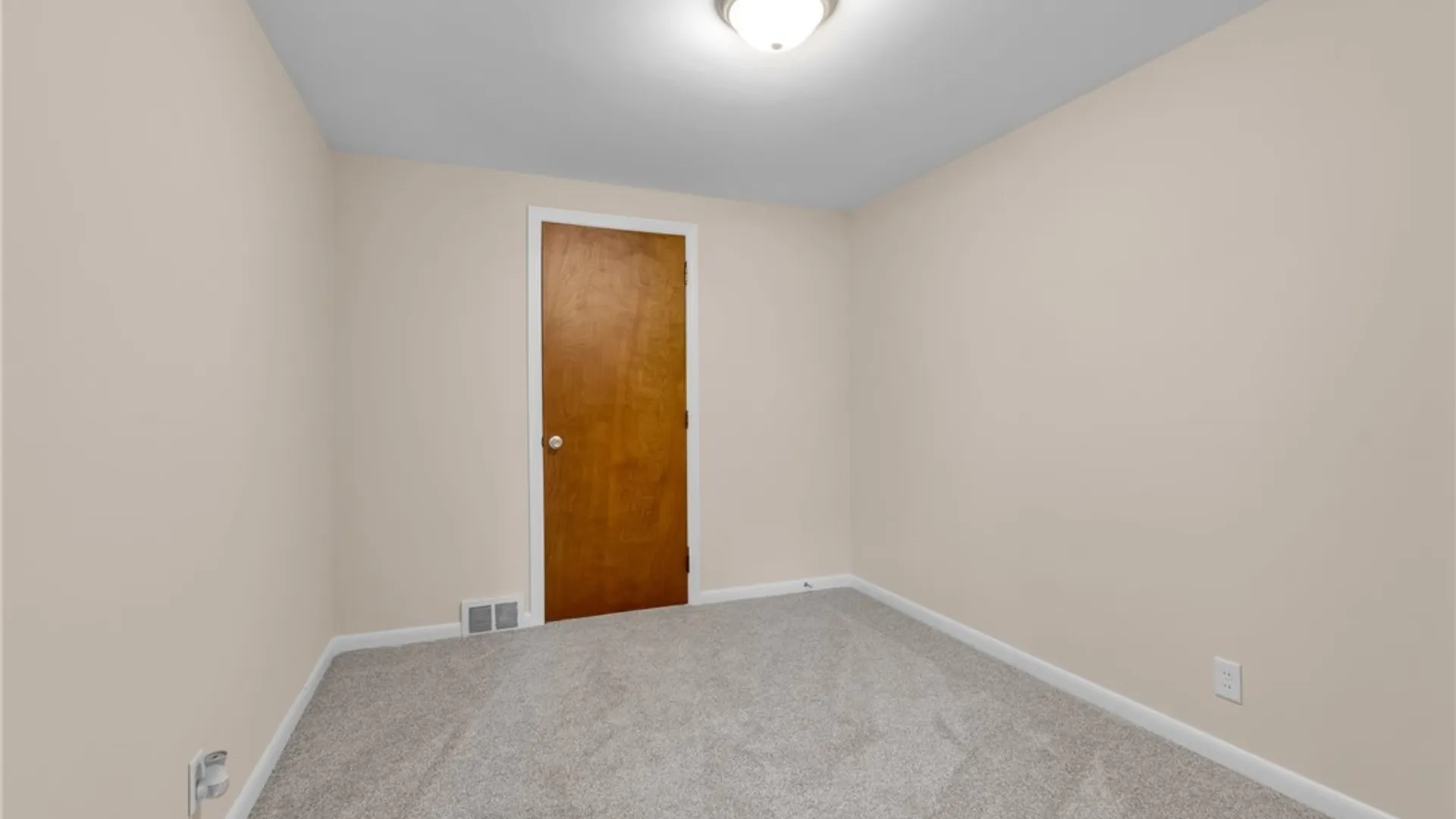 Property at 87 Irwinwood Road, Lancaster, NY 14086 24