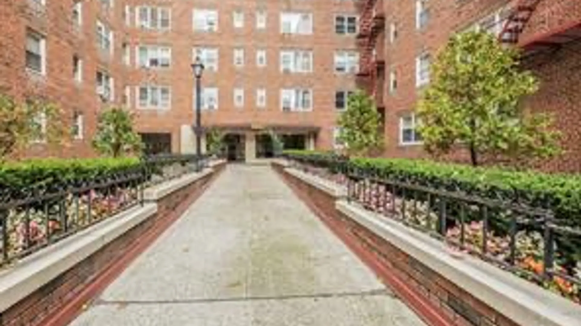 Property at 480 Riverdale Ave, Yonkers, NY 10705 4