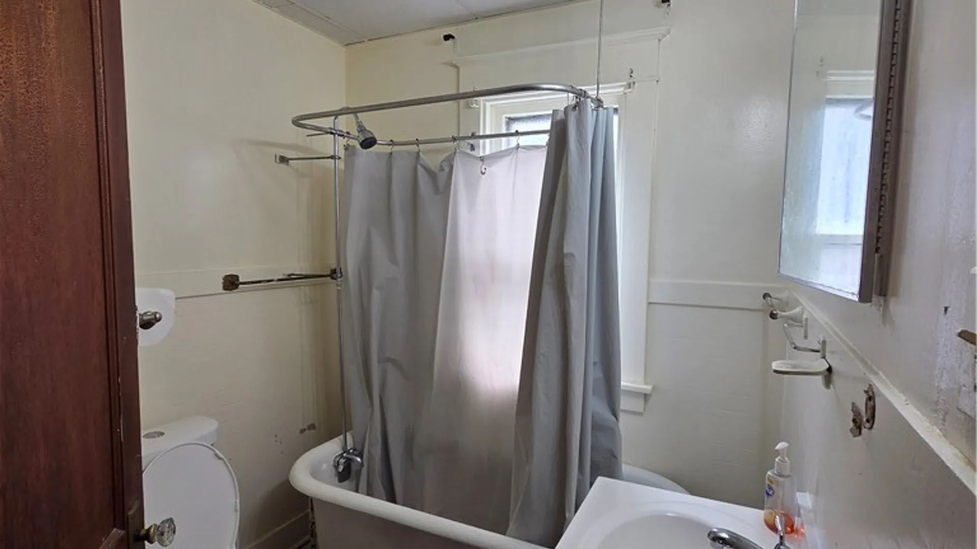 Property at 96 Academy Road, Buffalo, NY 14211 11