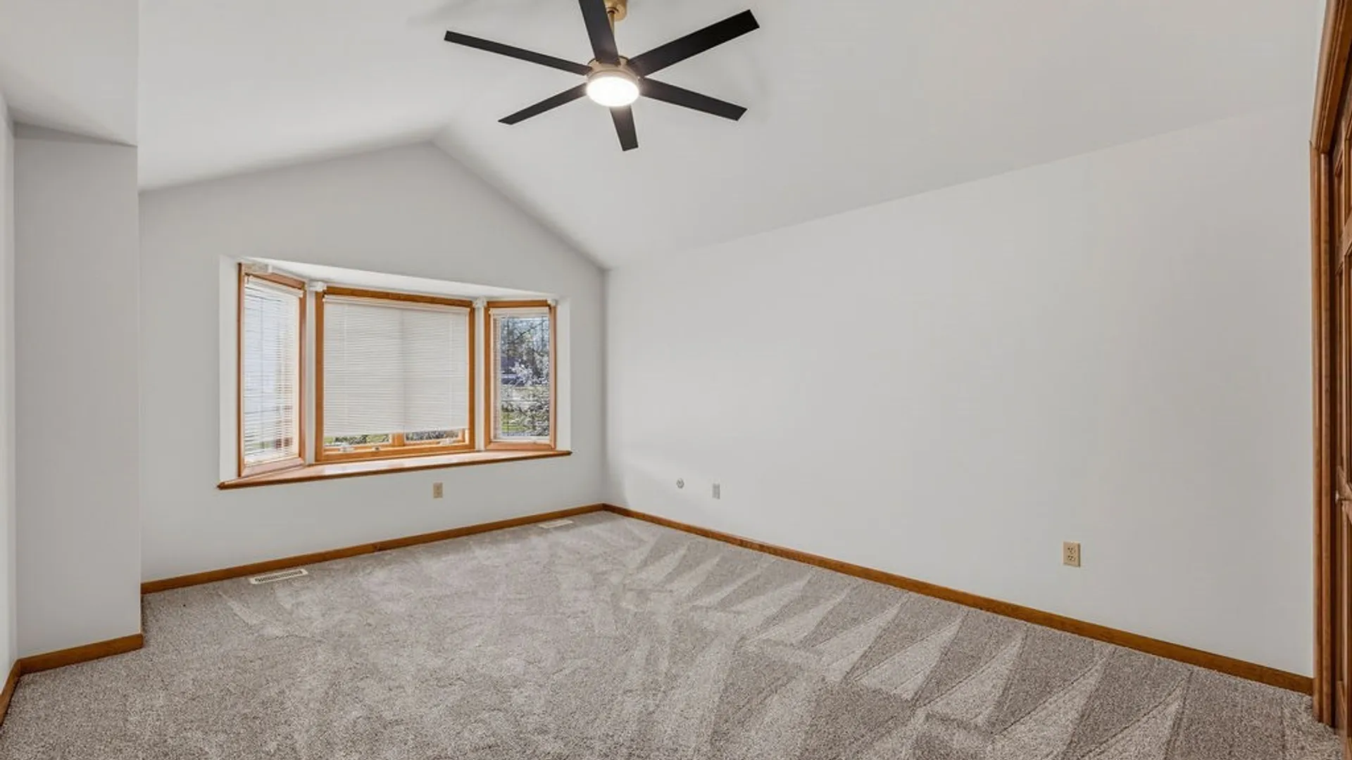 Property at 165 Spicer Creek Run, Grand Island, NY 14072 27