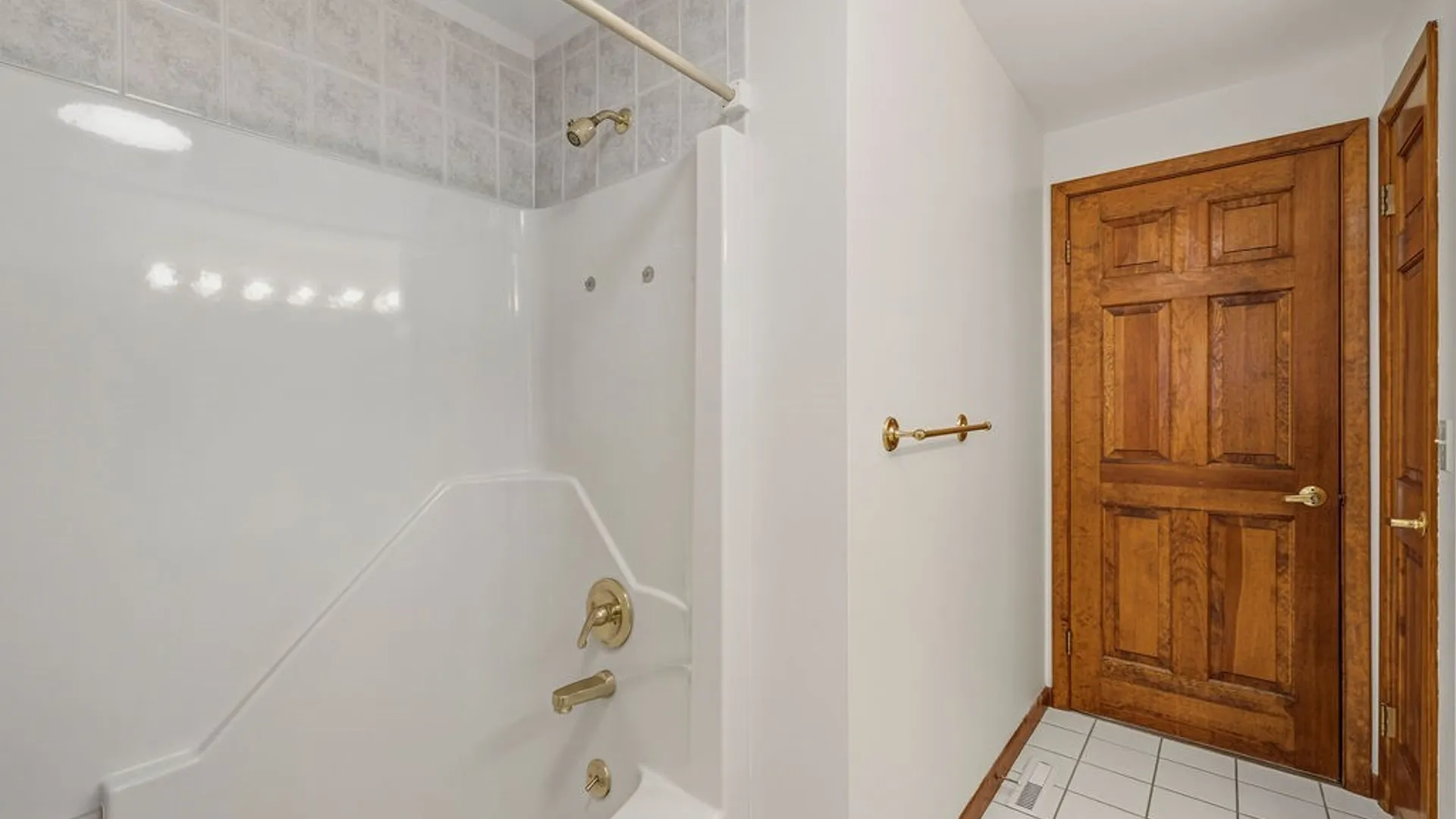 Property at 165 Spicer Creek Run, Grand Island, NY 14072 32