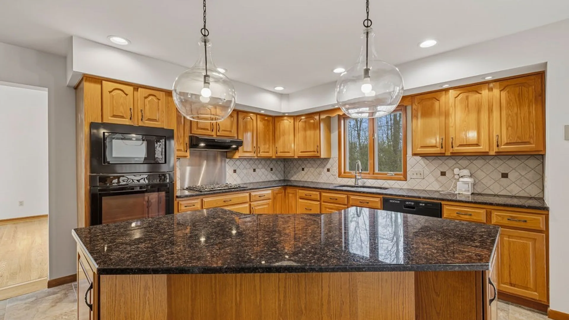 Property at 165 Spicer Creek Run, Grand Island, NY 14072 9