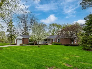 Property at 5 Knollwood Lane, Amherst, NY 14221